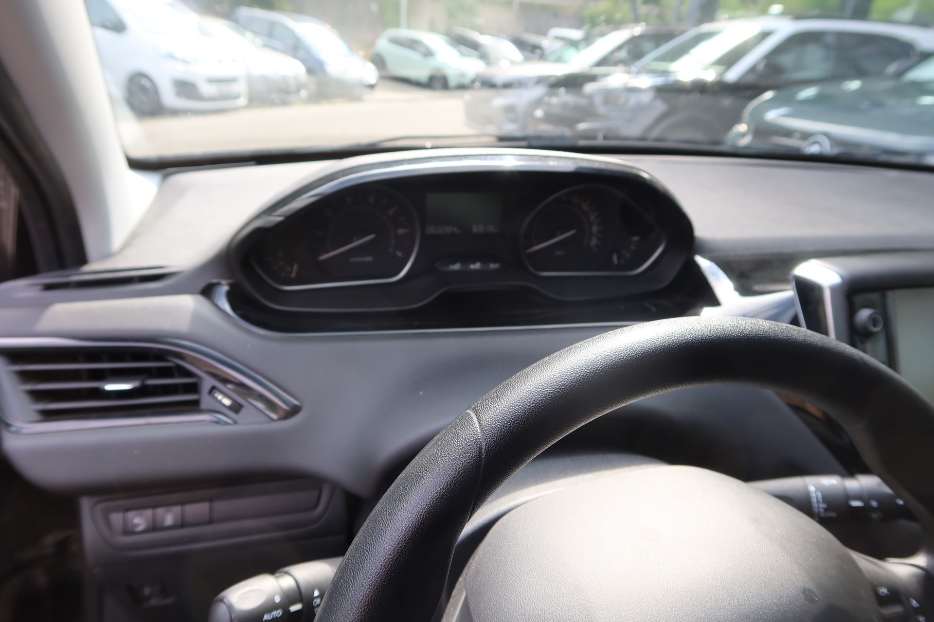 PEUGEOT 208 1.2 PureTech Active-image-5