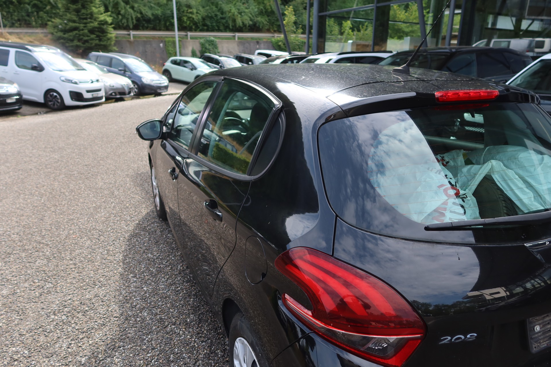 PEUGEOT 208 1.2 PureTech Active-image-1