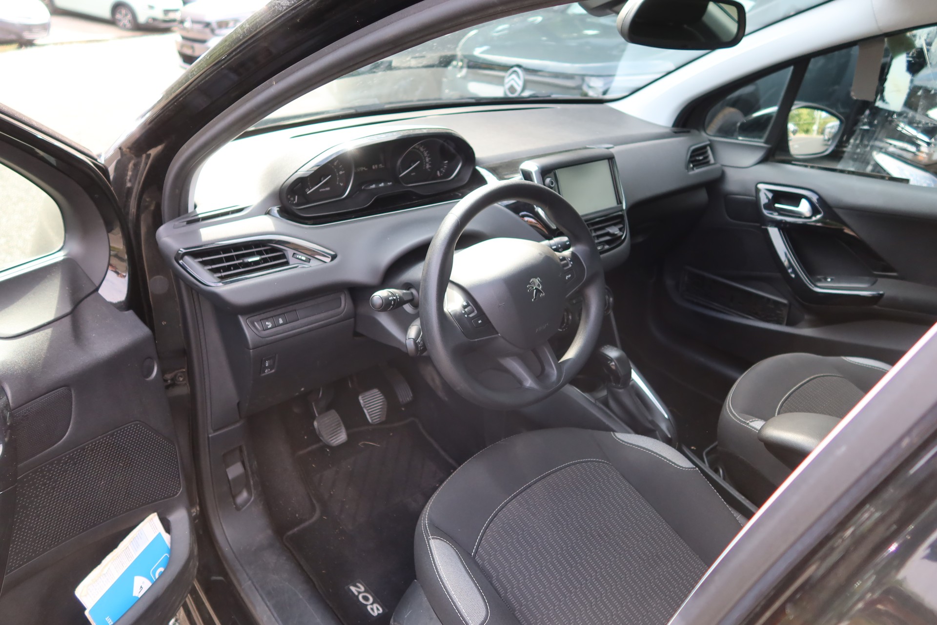 PEUGEOT 208 1.2 PureTech Active-image-4