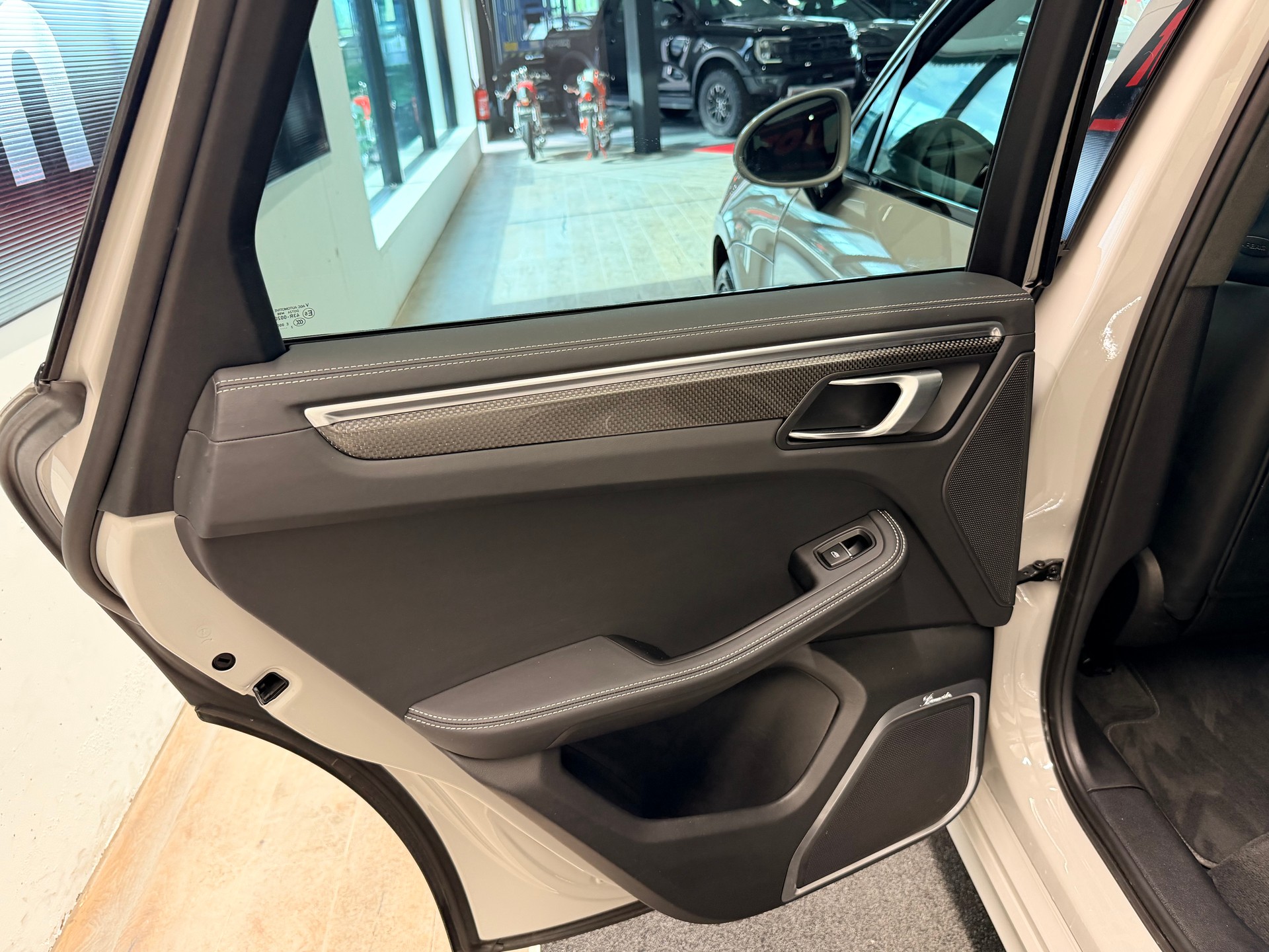 PORSCHE Macan GTS PDK-image-18