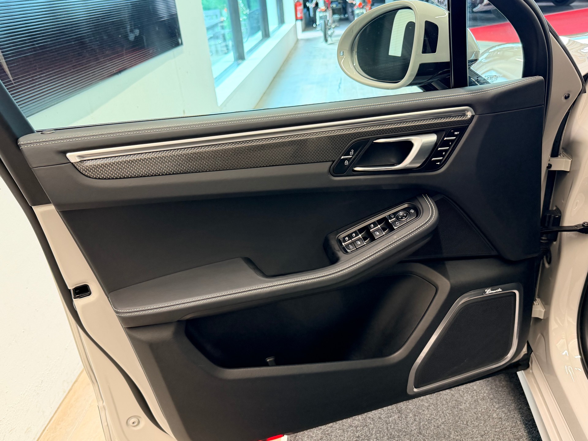 PORSCHE Macan GTS PDK-image-12