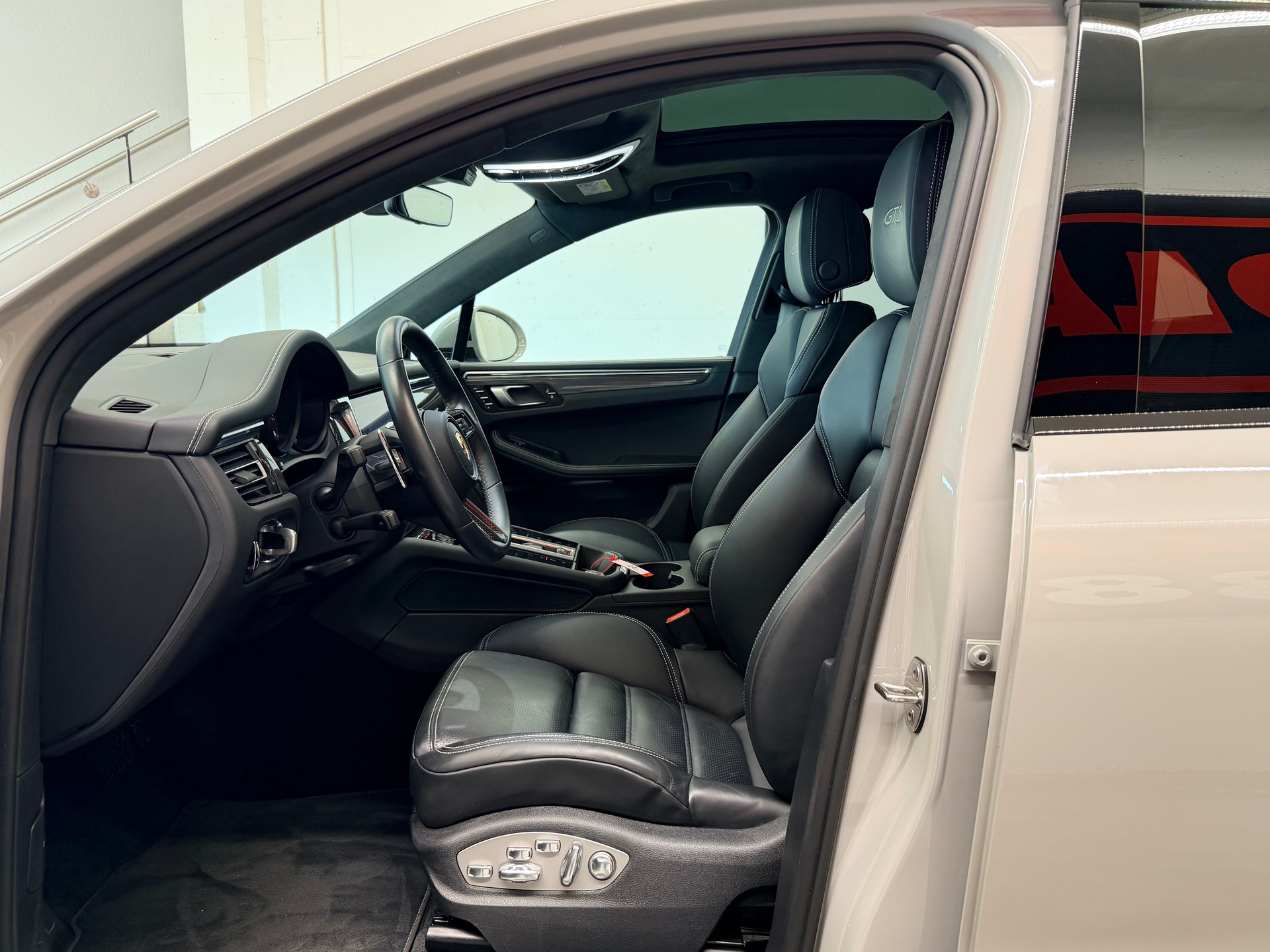 PORSCHE Macan GTS PDK-image-14