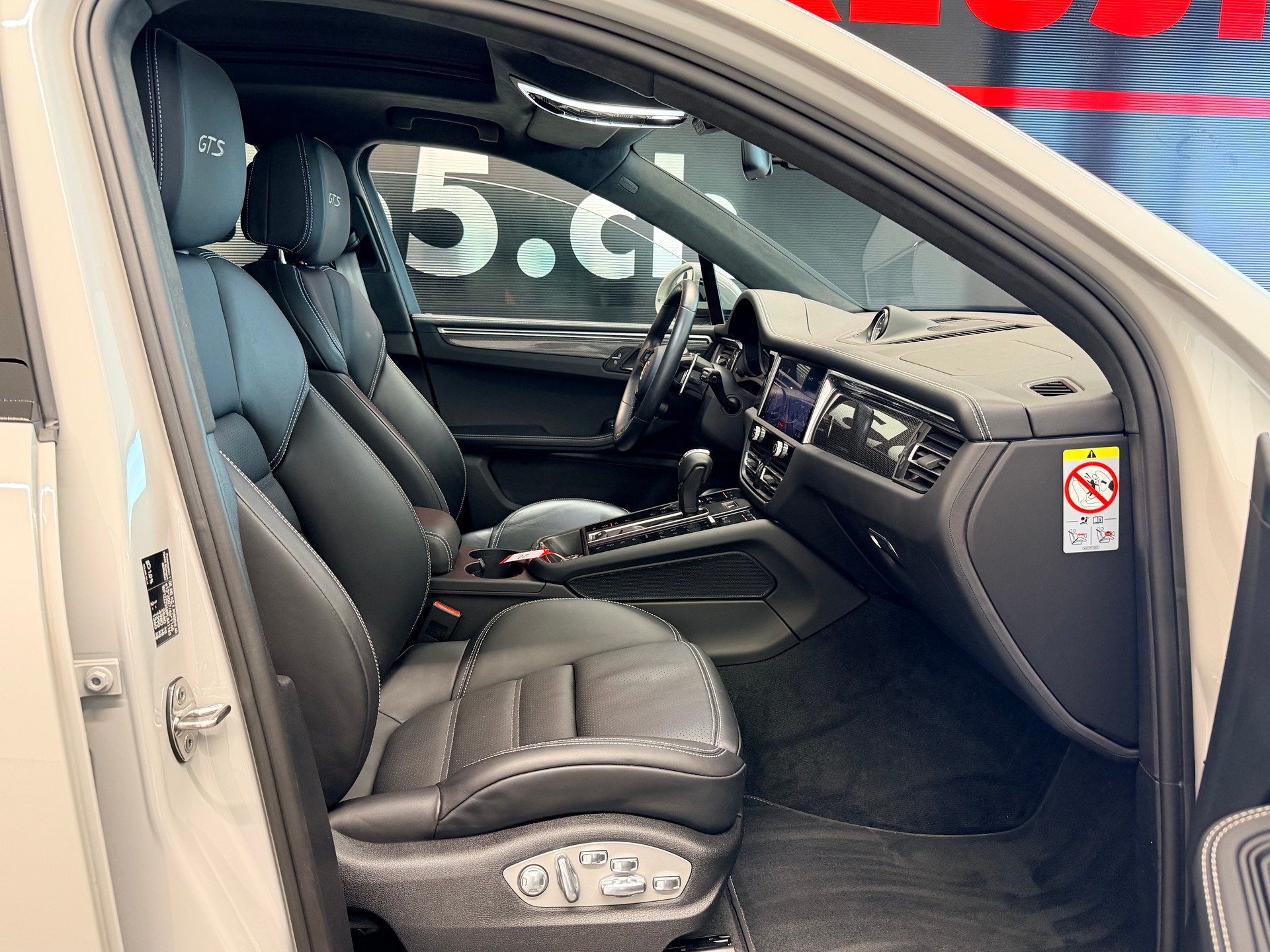 PORSCHE Macan GTS PDK-image-21