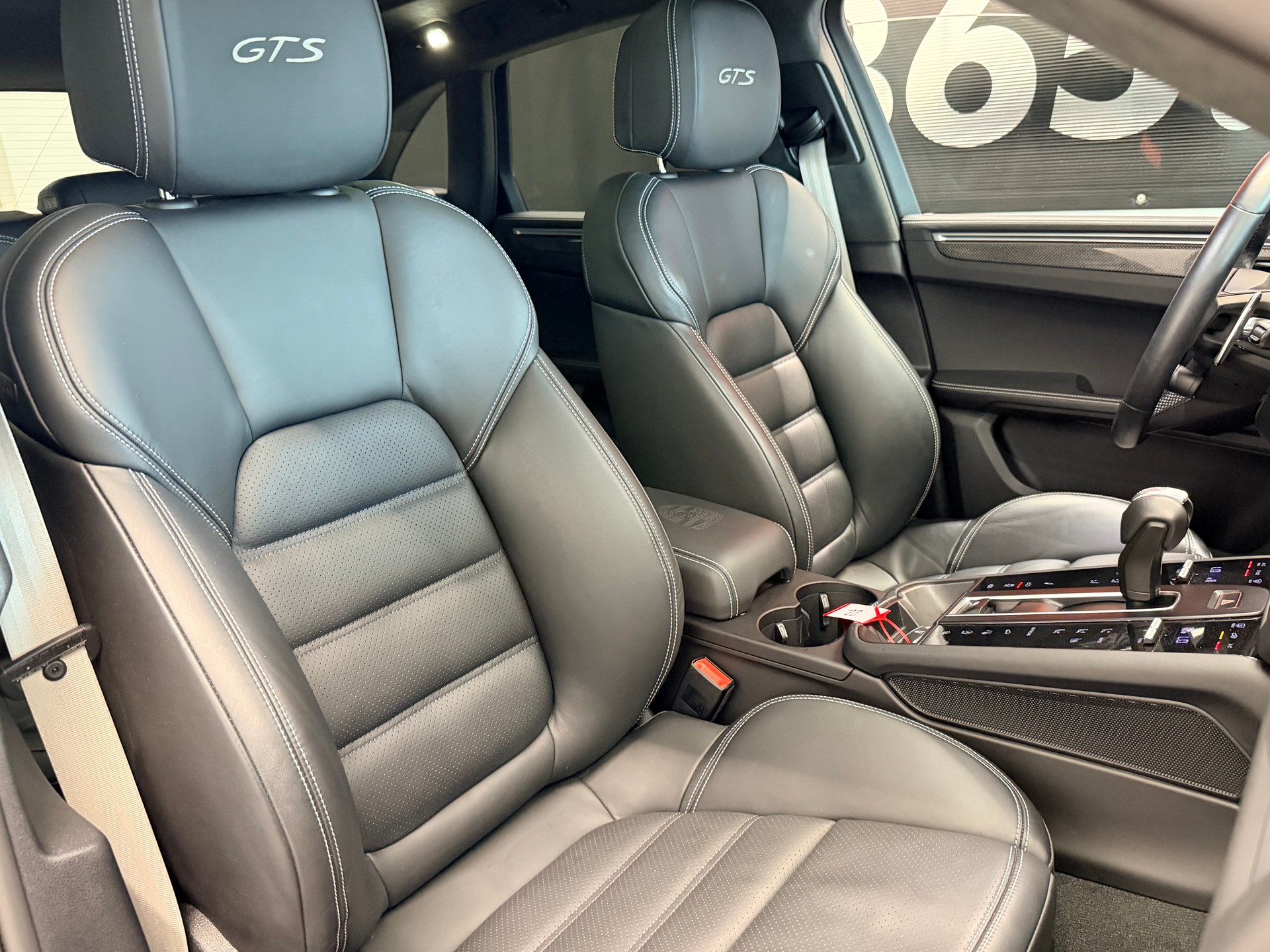 PORSCHE Macan GTS PDK-image-24