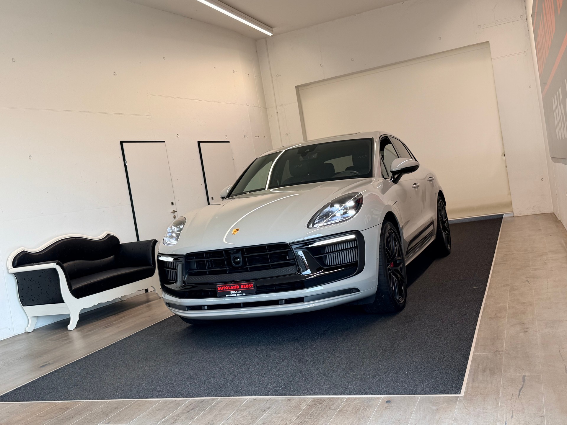 PORSCHE Macan GTS PDK-image-2