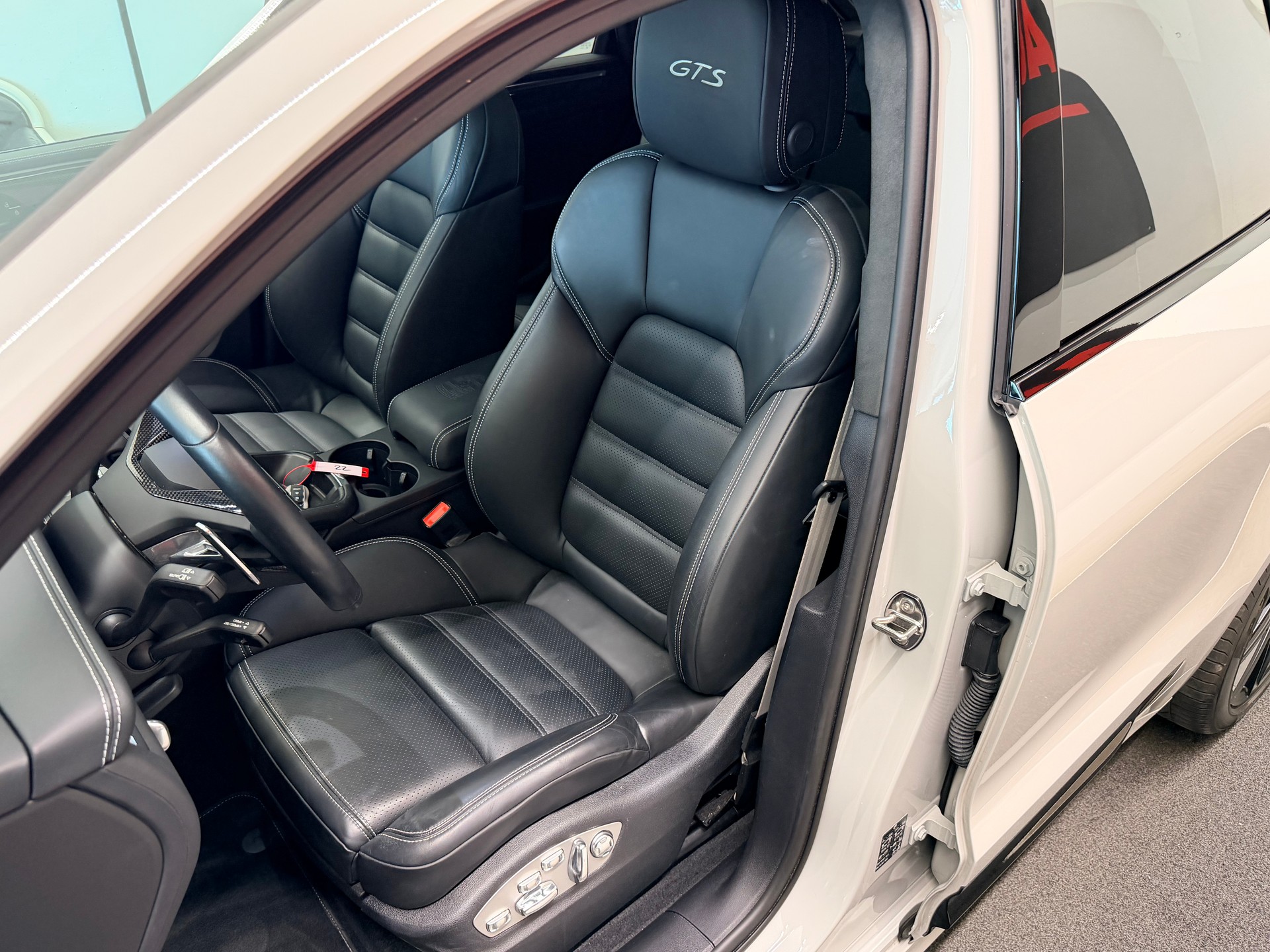 PORSCHE Macan GTS PDK-image-15
