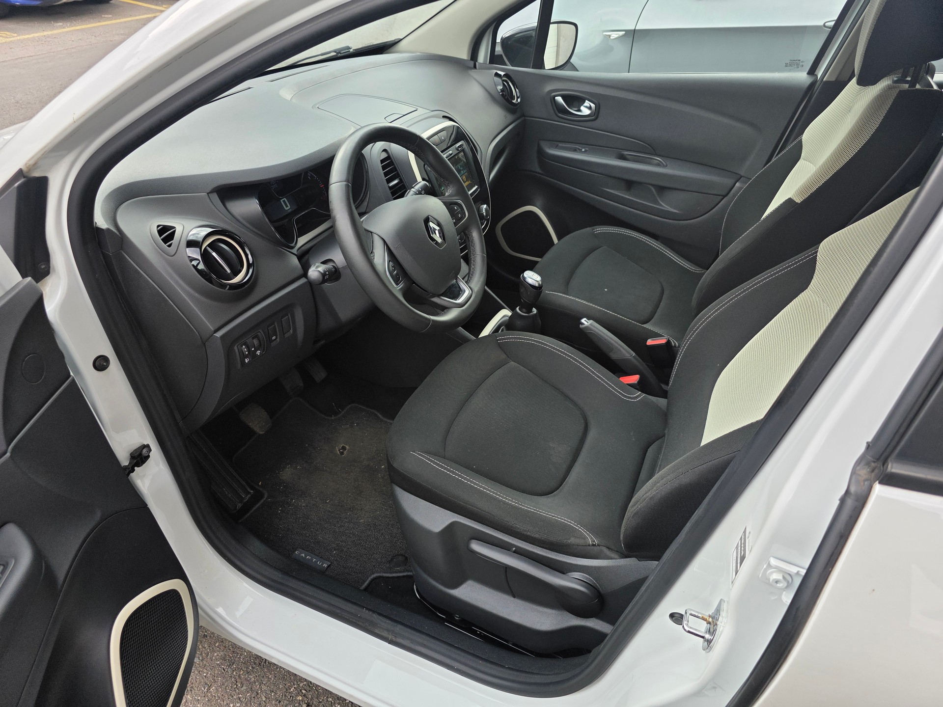 RENAULT Captur 0.9 12V Zen-image-5