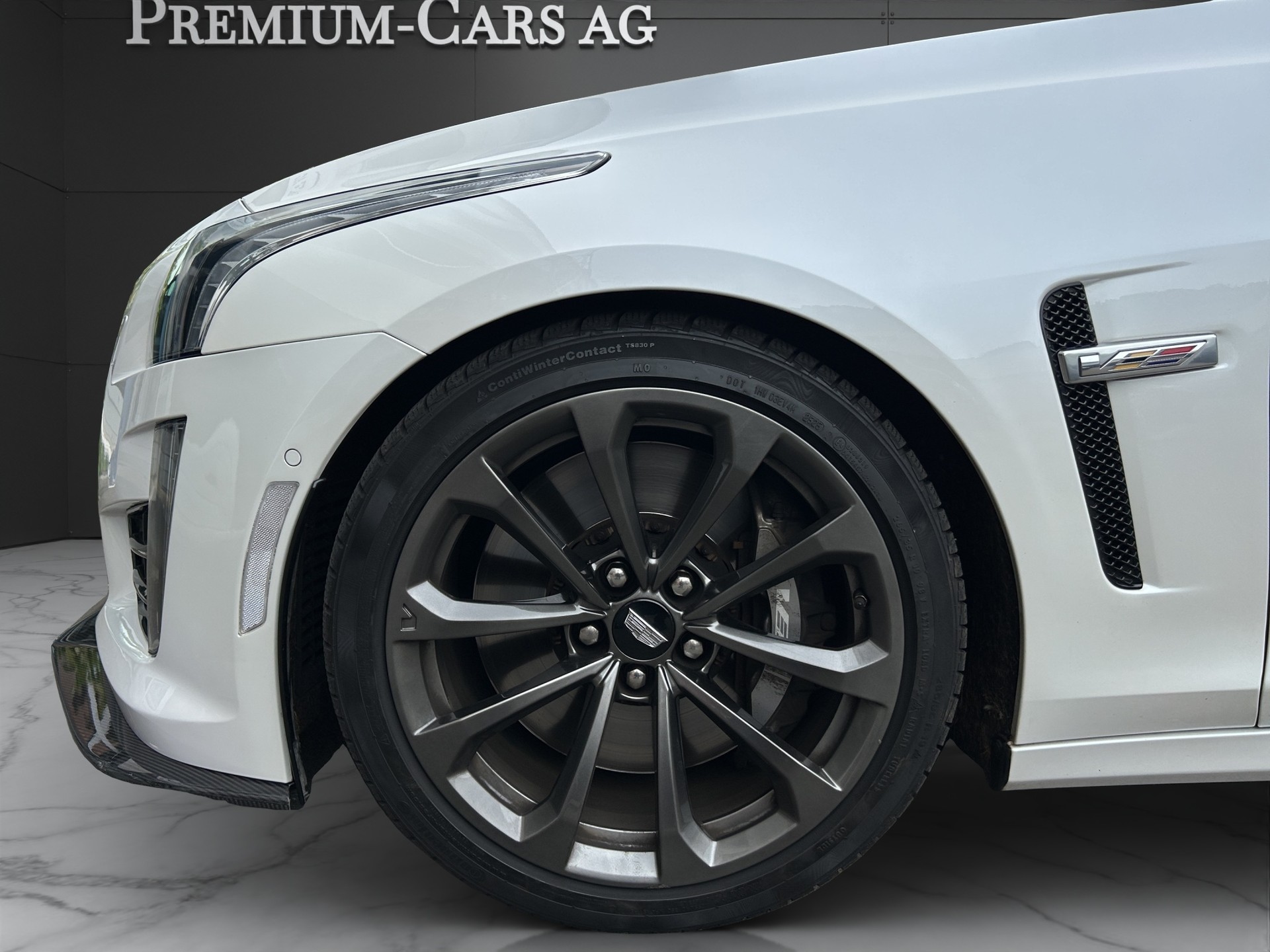 CADILLAC CTS-V Sedan 6.2 Supercharged Automatic-image-13