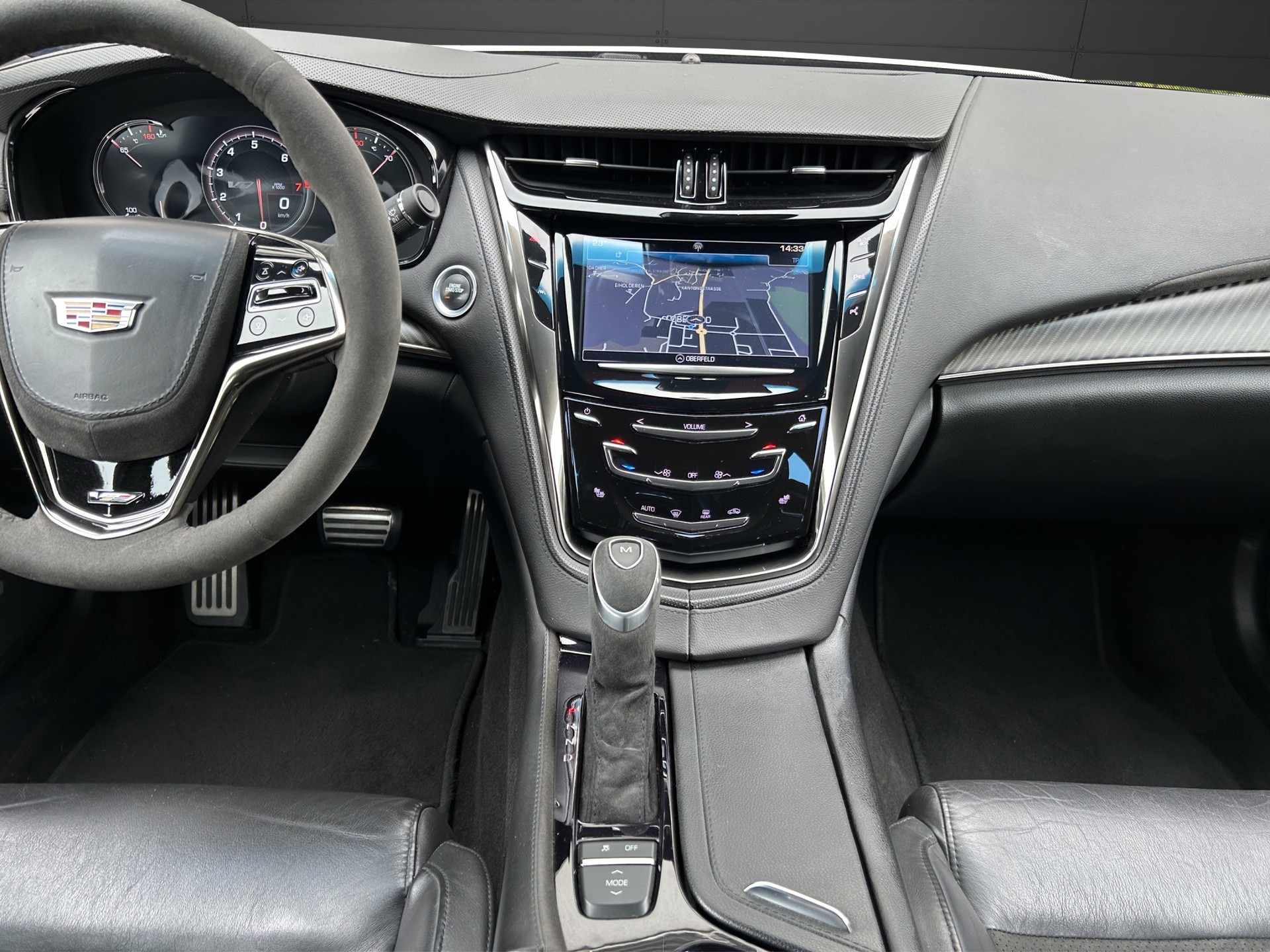 CADILLAC CTS-V Sedan 6.2 Supercharged Automatic-image-12
