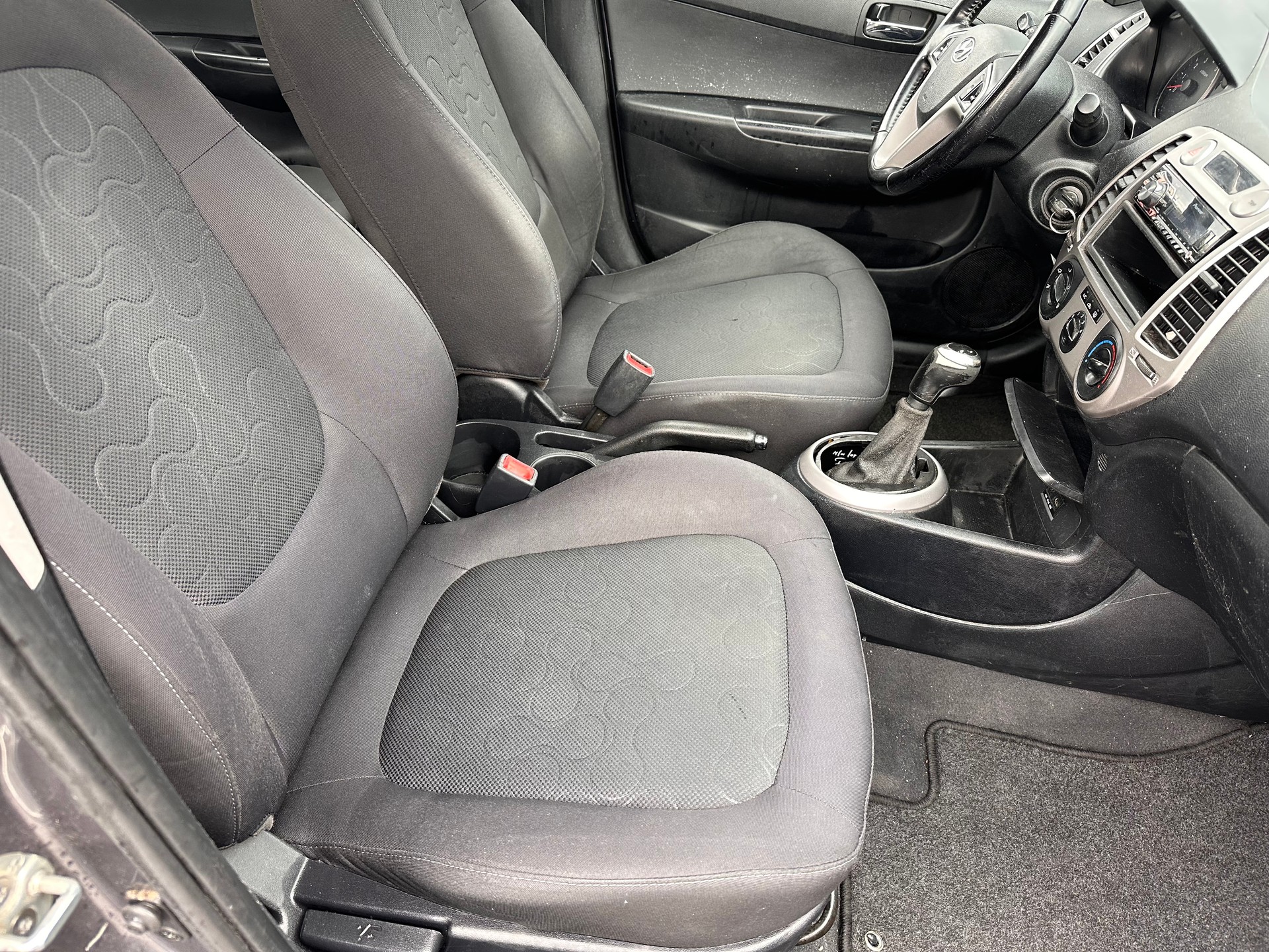 HYUNDAI i20 1.4 Style-image-8