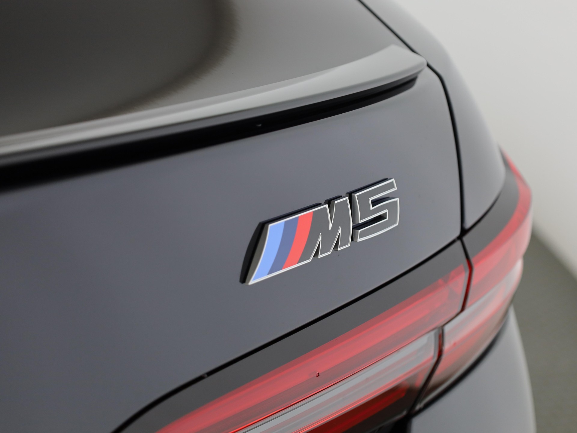 BMW M5 xDrive-image-7