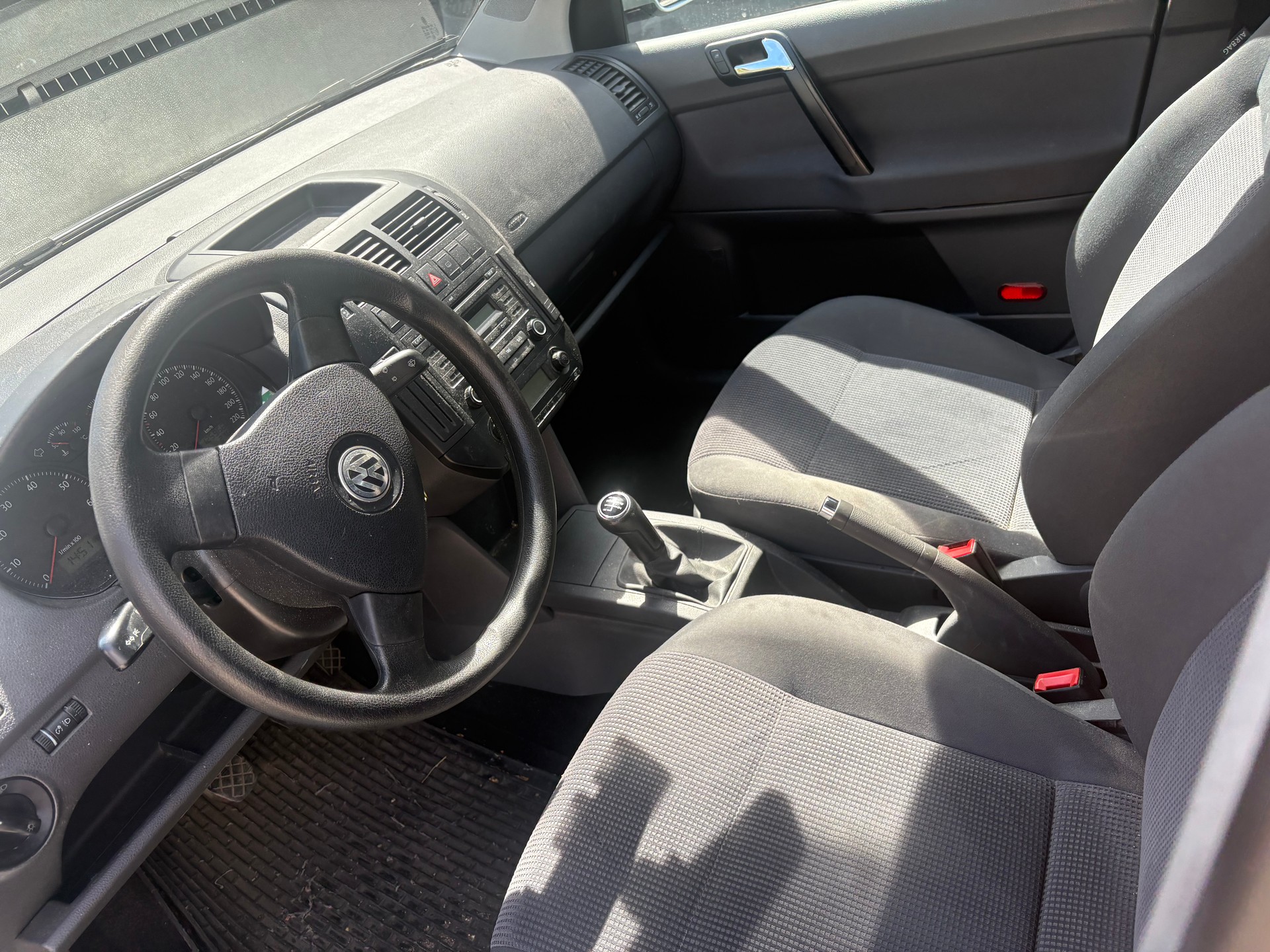 VW Polo 1.4 16V Young&Fresh-image-9