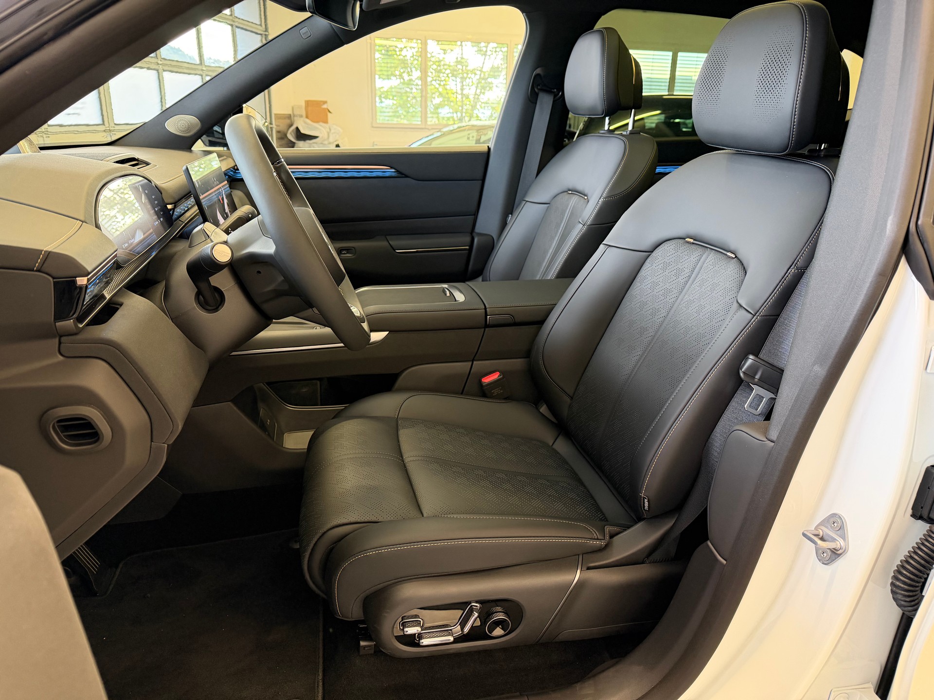 ZEEKR 7X Privilege 100kWh, Comfort & Cockpitpaket, "Crystal White" 10J / 200'000km Werksgarantie AWD-image-16