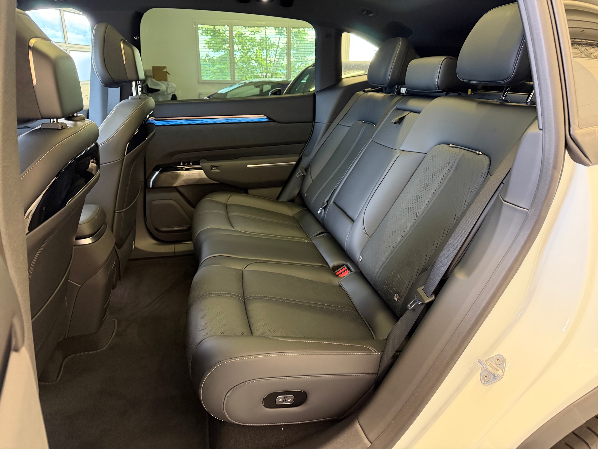 ZEEKR 7X Privilege 100kWh, Comfort & Cockpitpaket, "Crystal White" 10J / 200'000km Werksgarantie AWD-image-17