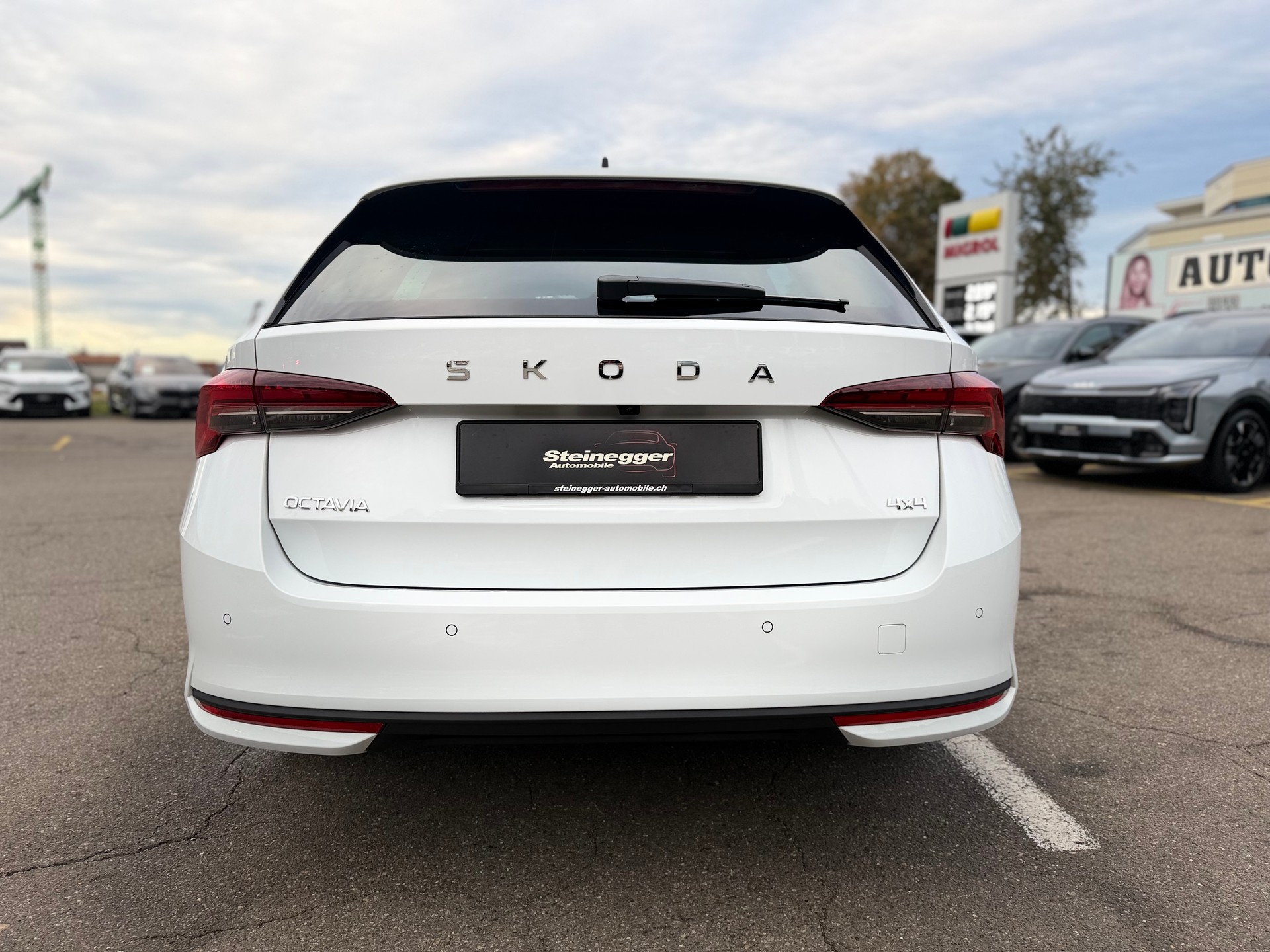 SKODA Octavia Combi 2.0 TSI DSG Selection 4x4-image-9