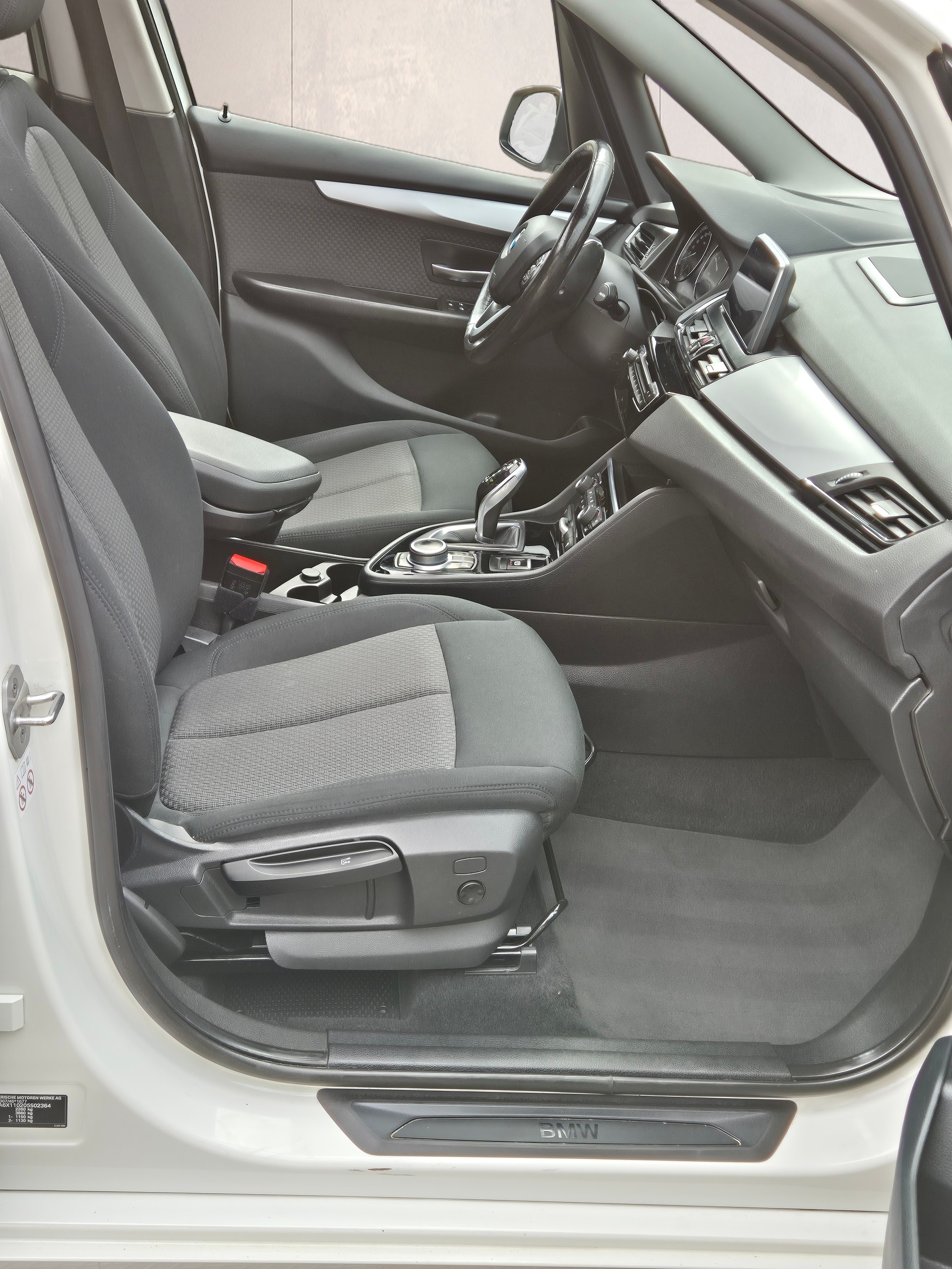 BMW 218d xDrive Gran Tourer Steptronic-image-7