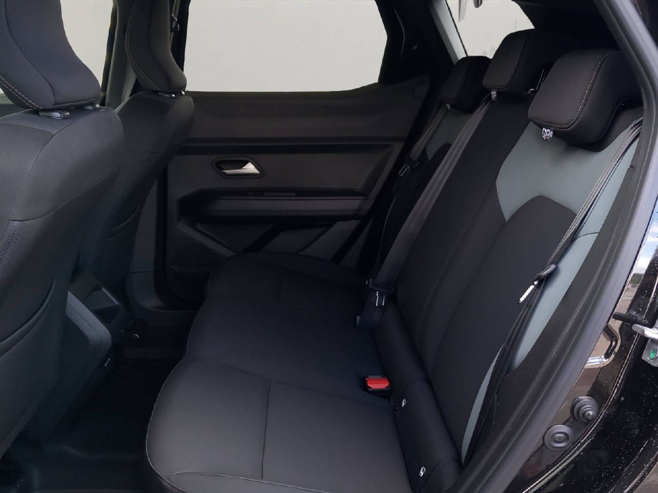 DACIA Duster 1.2 Hybrid Extreme 4WD-image-9