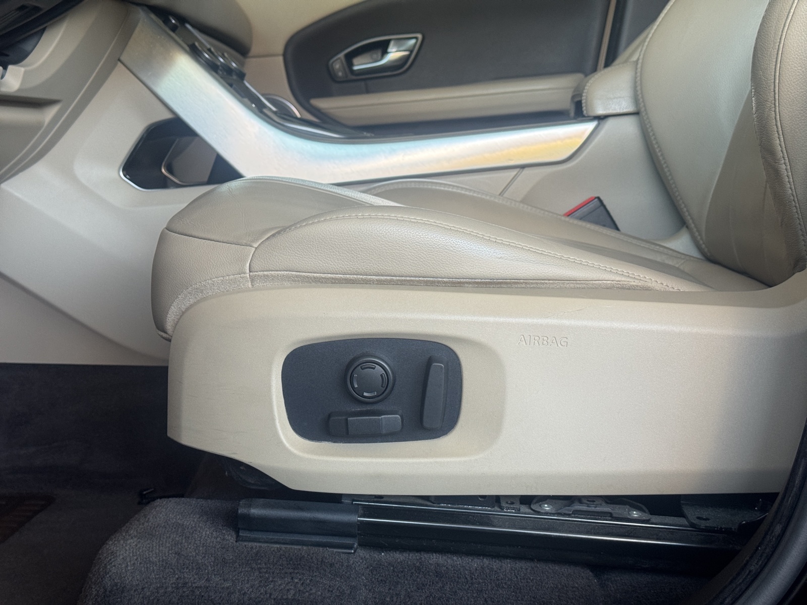 LAND ROVER Range Rover Evoque 2.0 TD4 Advantage-image-6