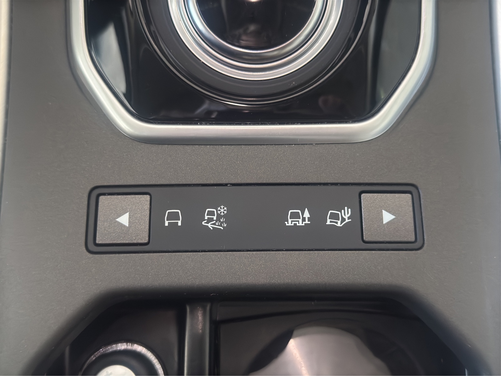 LAND ROVER Range Rover Evoque 2.0 TD4 Advantage-image-9