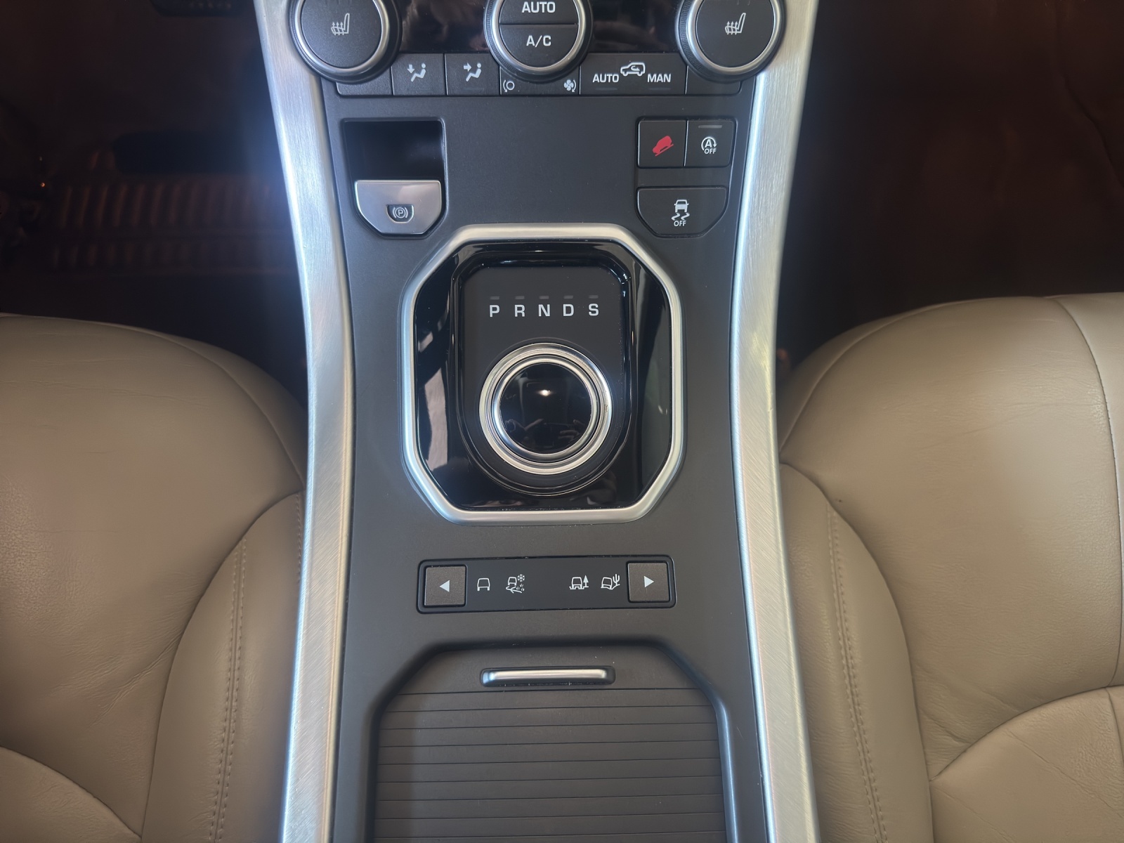 LAND ROVER Range Rover Evoque 2.0 TD4 Advantage-image-8