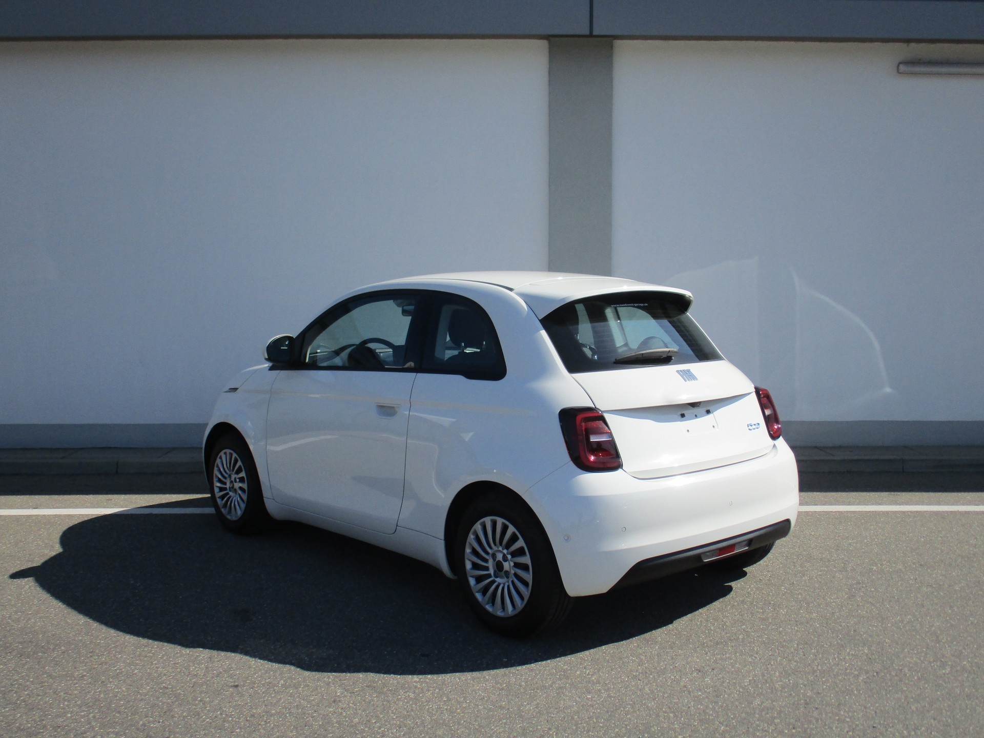 FIAT 500e 87 kW Cult Edition-image-2