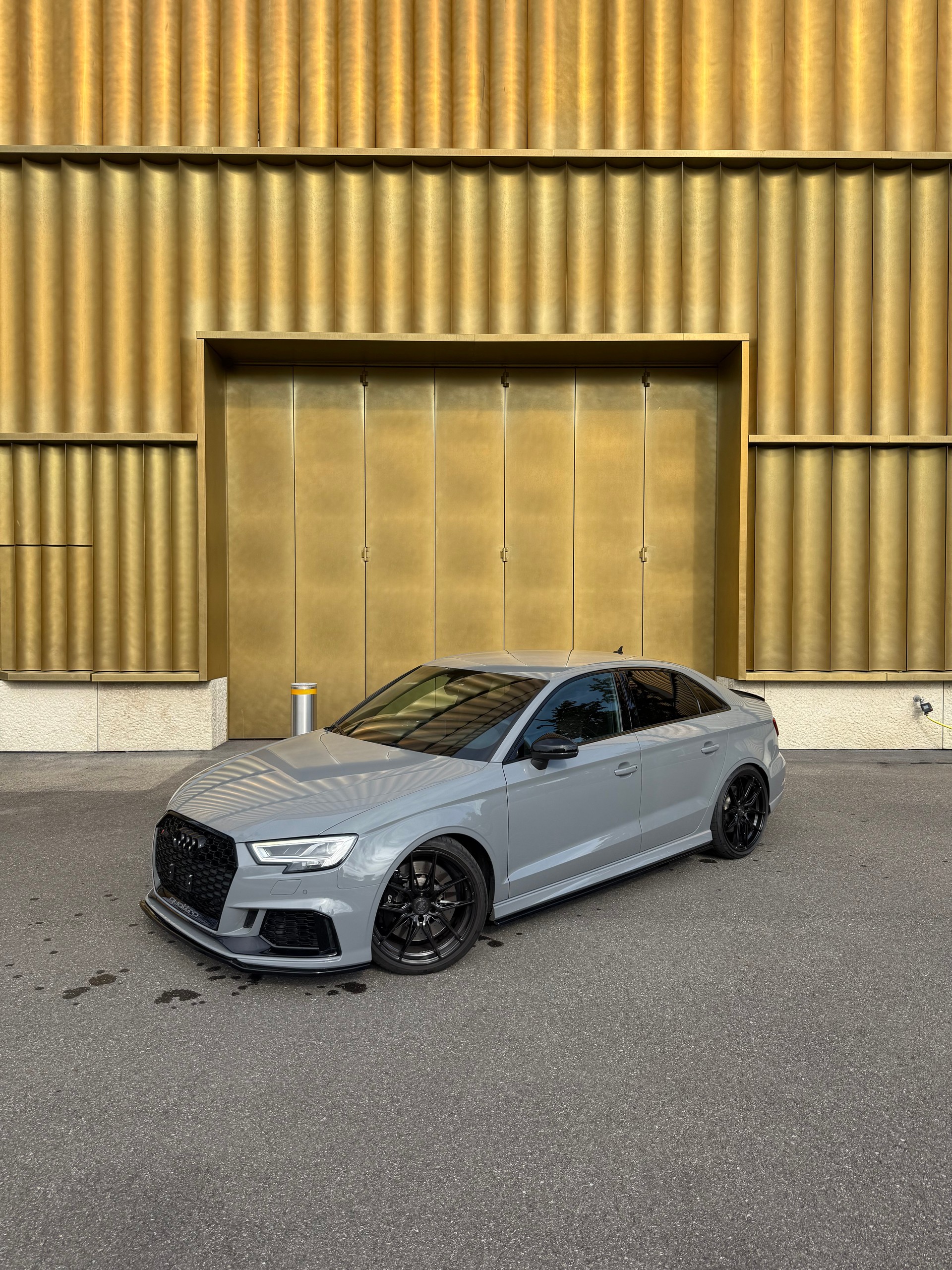 AUDI RS3 Limousine 2.5 TSI quattro S-tronic-image-0