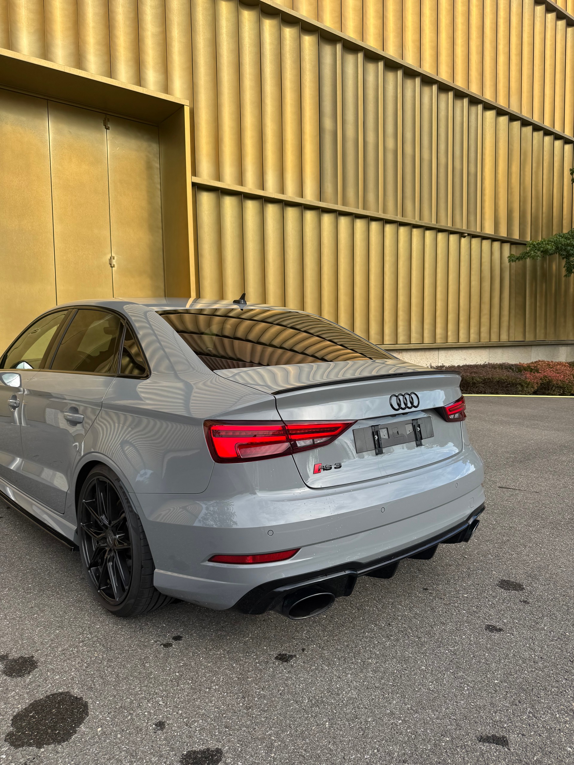 AUDI RS3 Limousine 2.5 TSI quattro S-tronic-image-10