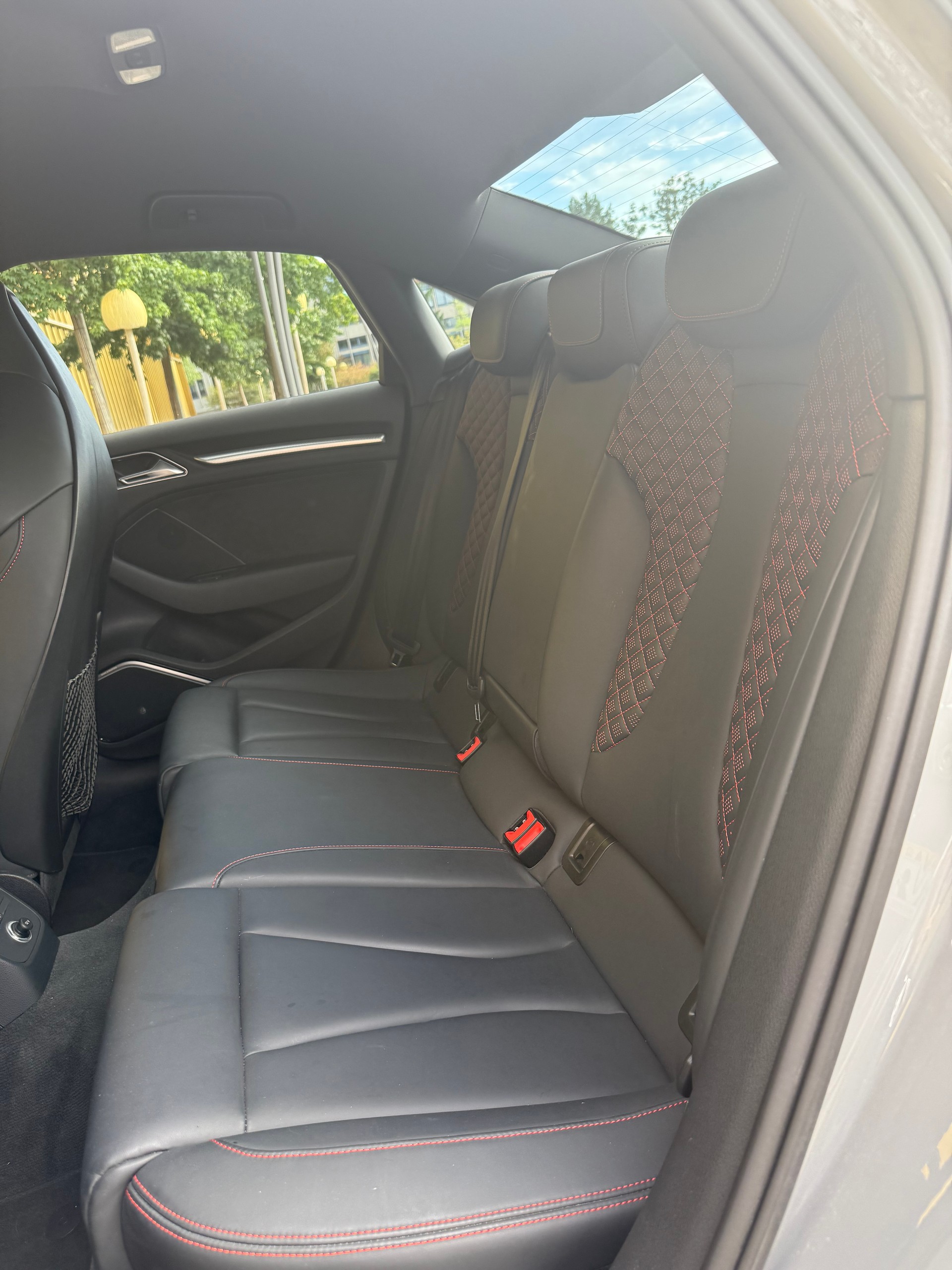 AUDI RS3 Limousine 2.5 TSI quattro S-tronic-image-12