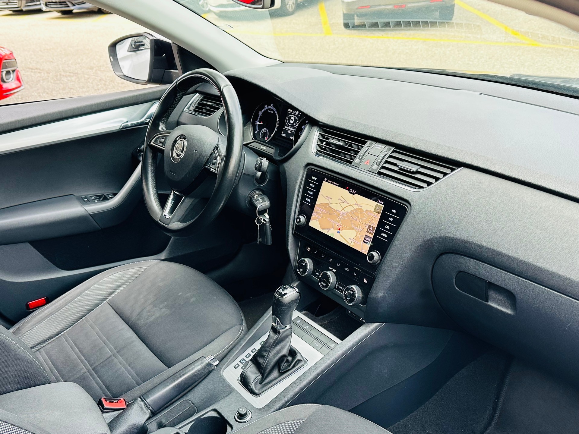 SKODA Octavia Combi 1.8 TSI Style 4x4 DSG-image-8
