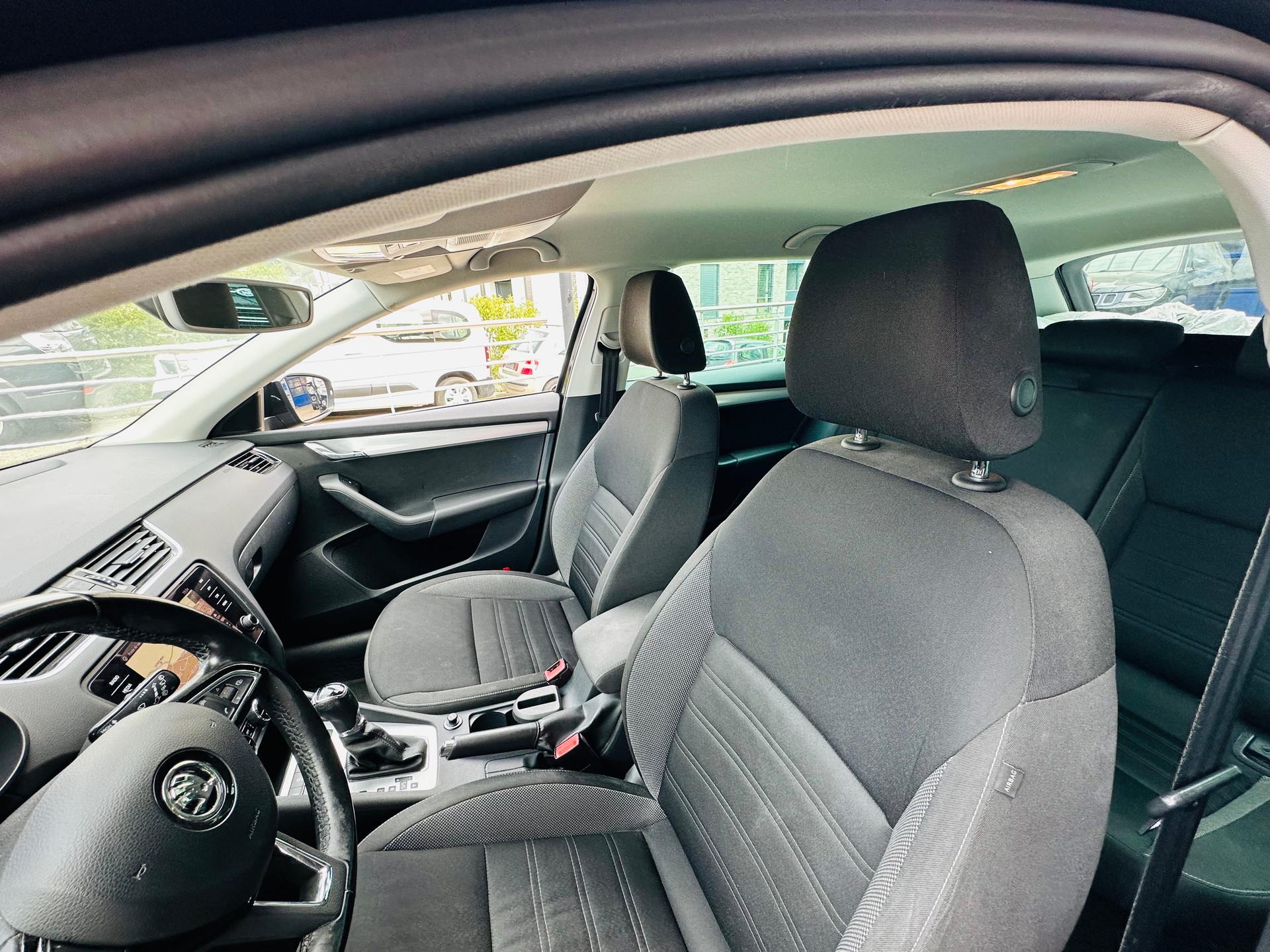 SKODA Octavia Combi 1.8 TSI Style 4x4 DSG-image-7