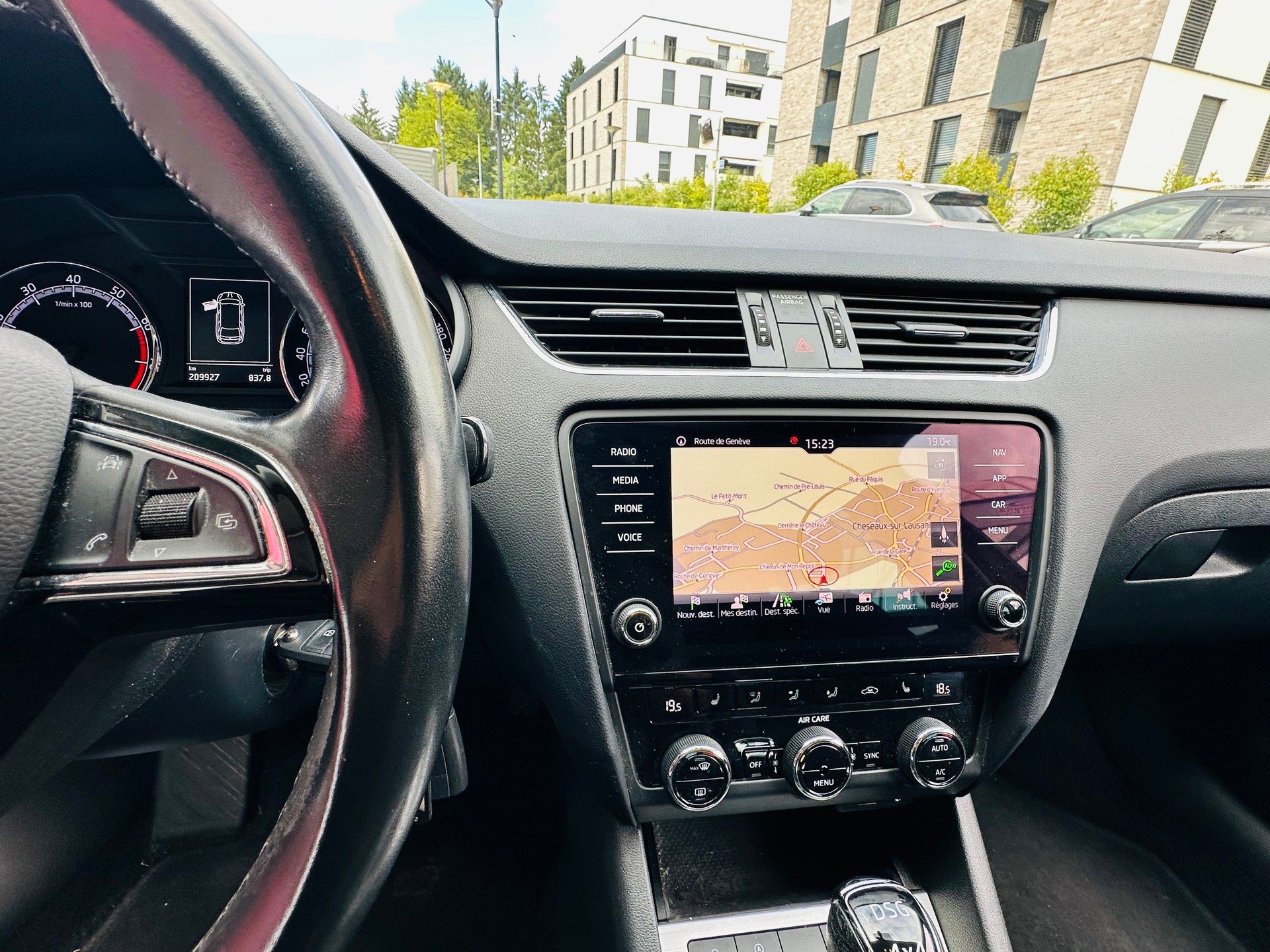 SKODA Octavia Combi 1.8 TSI Style 4x4 DSG-image-9