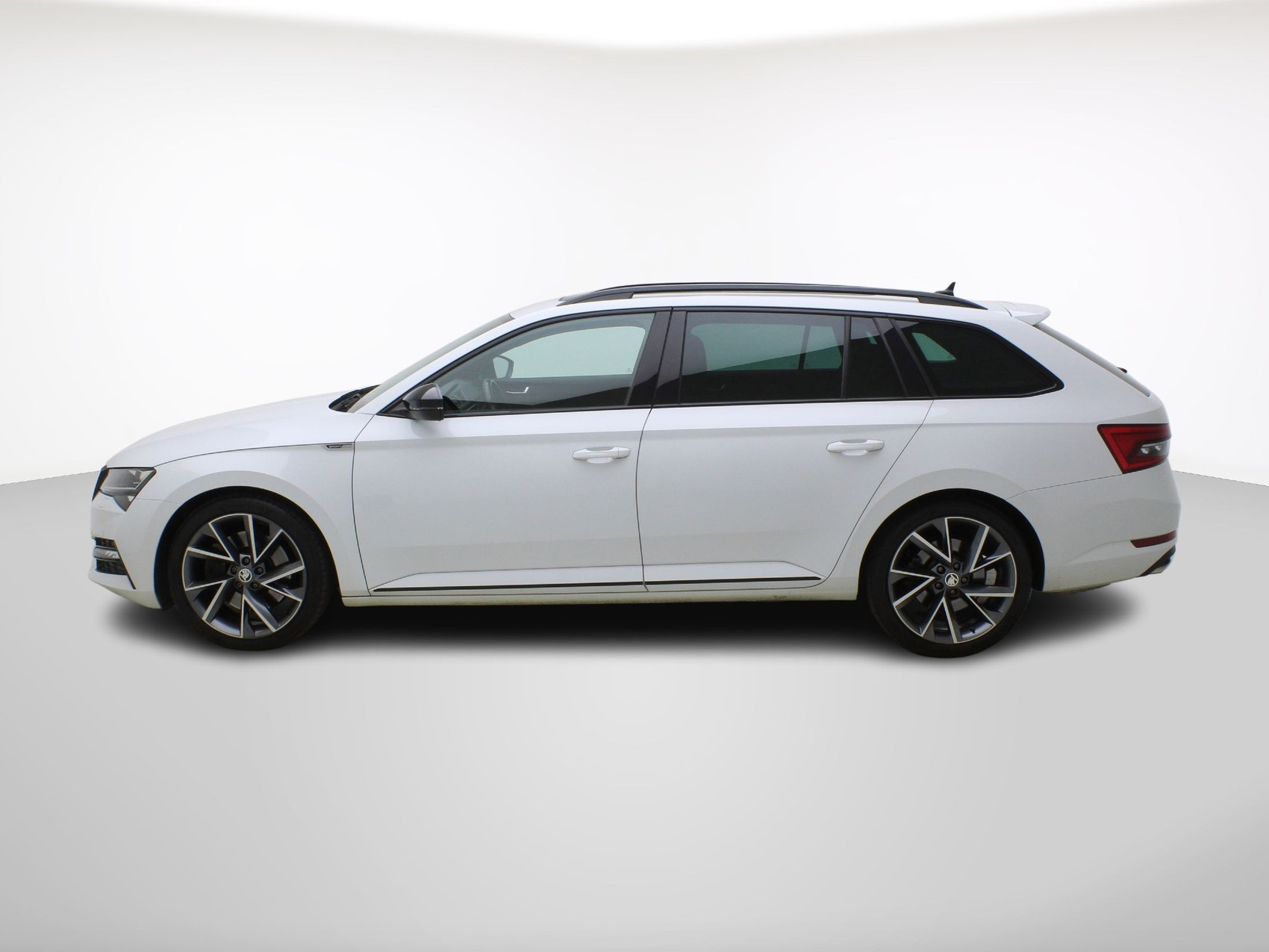SKODA Superb Combi 2.0 TSI DSG Sport Line 4x4-image-2