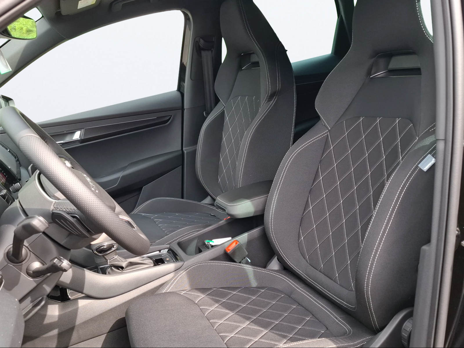 SKODA Karoq 2.0 TSI SportLine 4x4 DSG-image-9