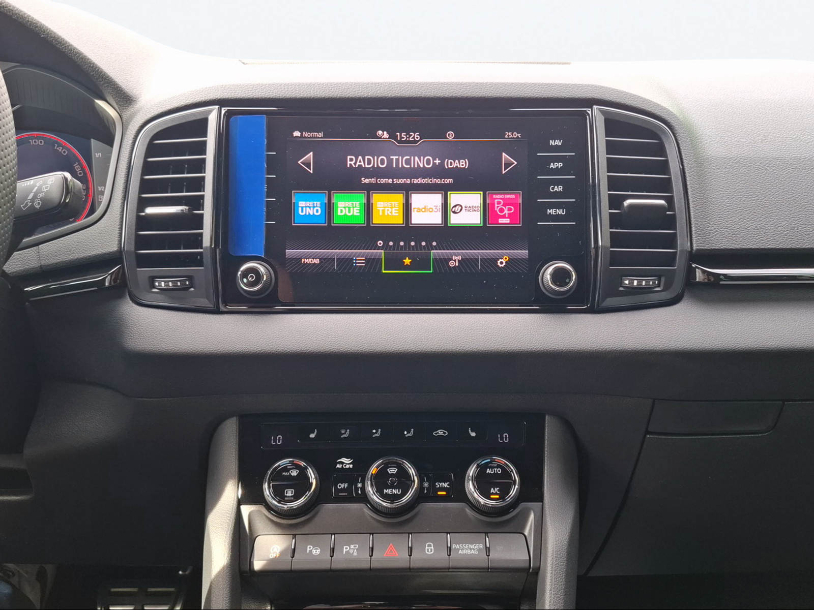 SKODA Karoq 2.0 TSI SportLine 4x4 DSG-image-12