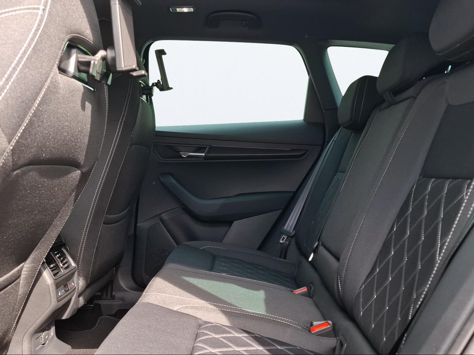 SKODA Karoq 2.0 TSI SportLine 4x4 DSG-image-13