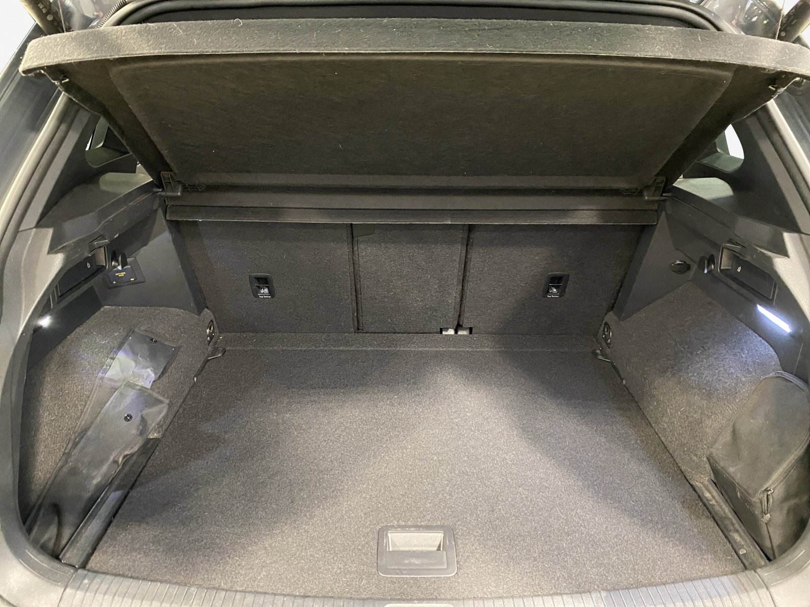 VW Tiguan 2.0 TDI SCR R-Line 4Motion DSG-image-12