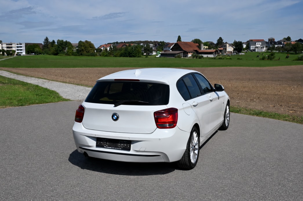 BMW 116i Sport Line-image-2