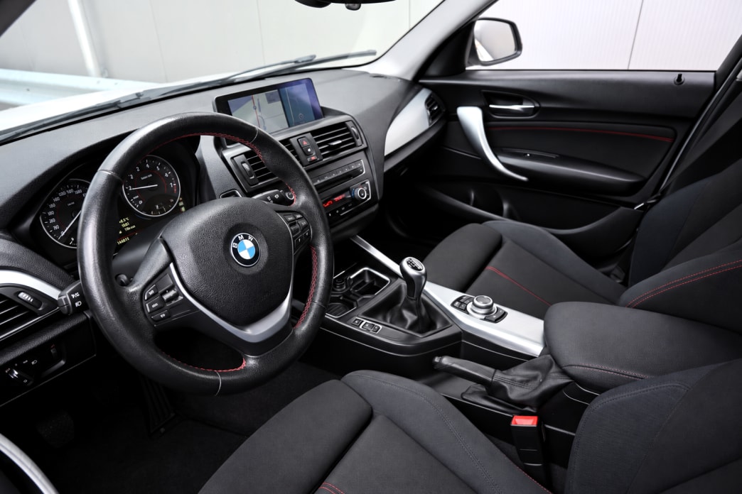 BMW 116i Sport Line-image-7