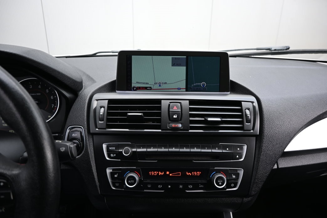 BMW 116i Sport Line-image-10