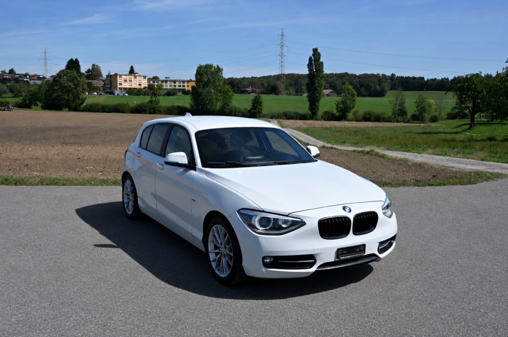 BMW 116i Sport Line-image-1
