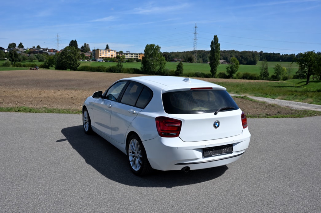 BMW 116i Sport Line-image-3