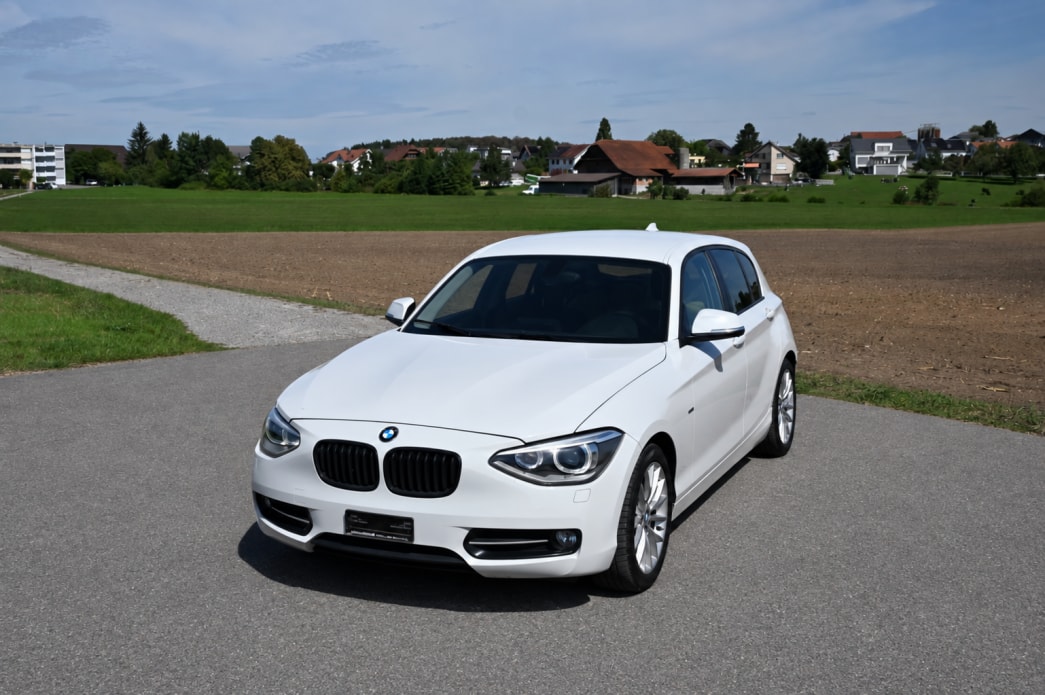 BMW 116i Sport Line-image-0