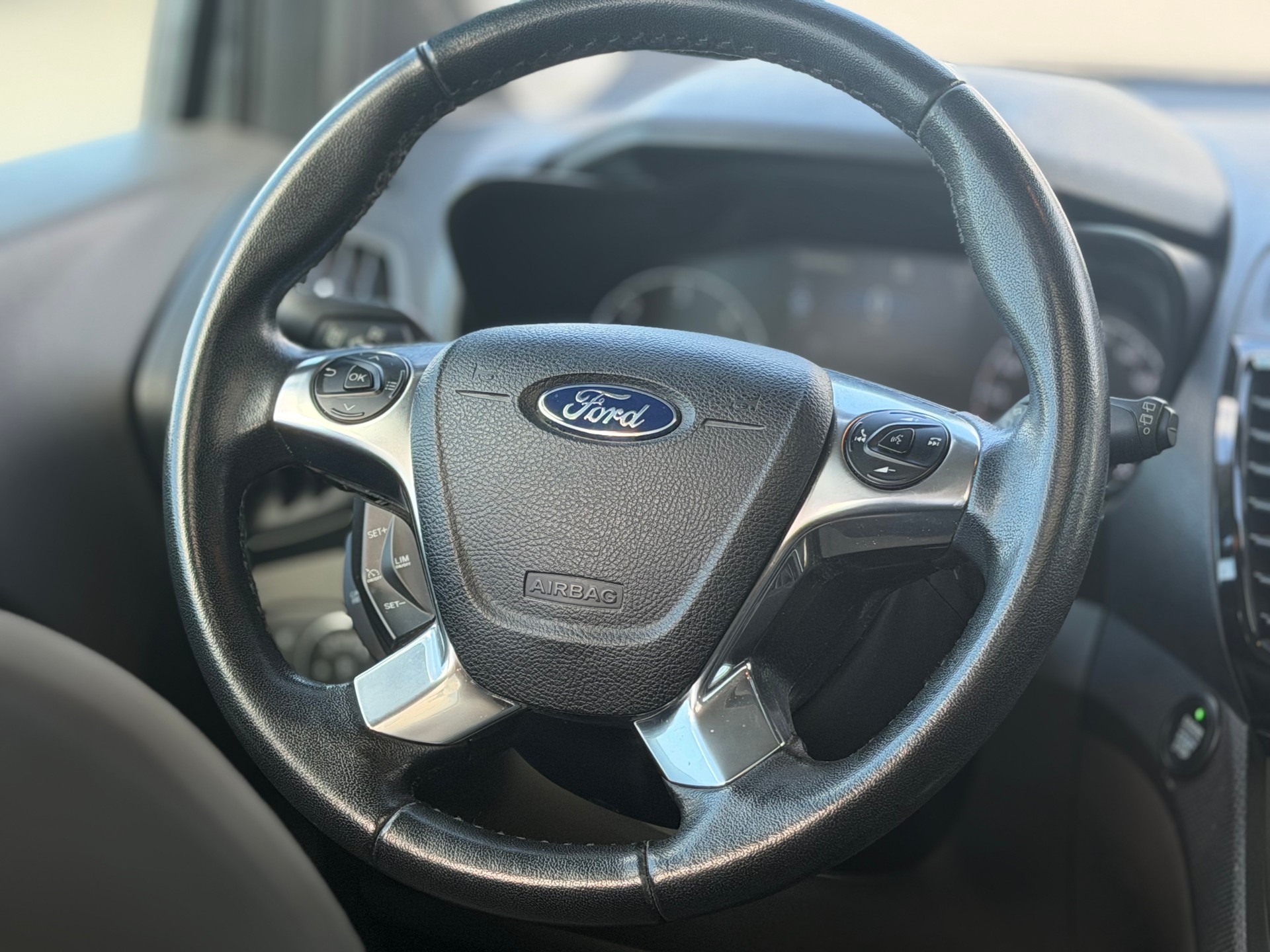 FORD Grand Tourneo Connect 1.5 EcoBlue Titanium-image-6