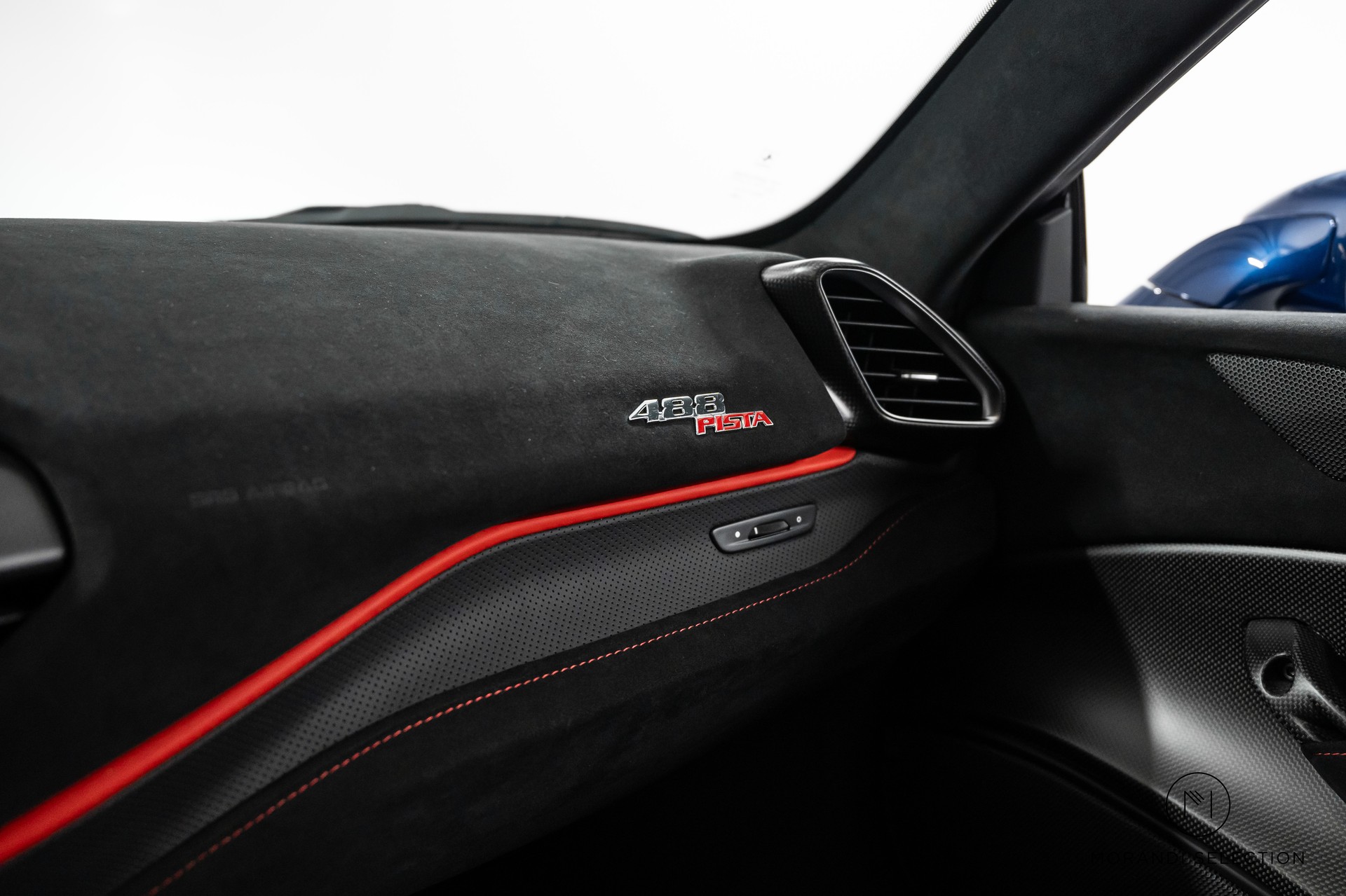 FERRARI 488 Pista Piloti-image-30
