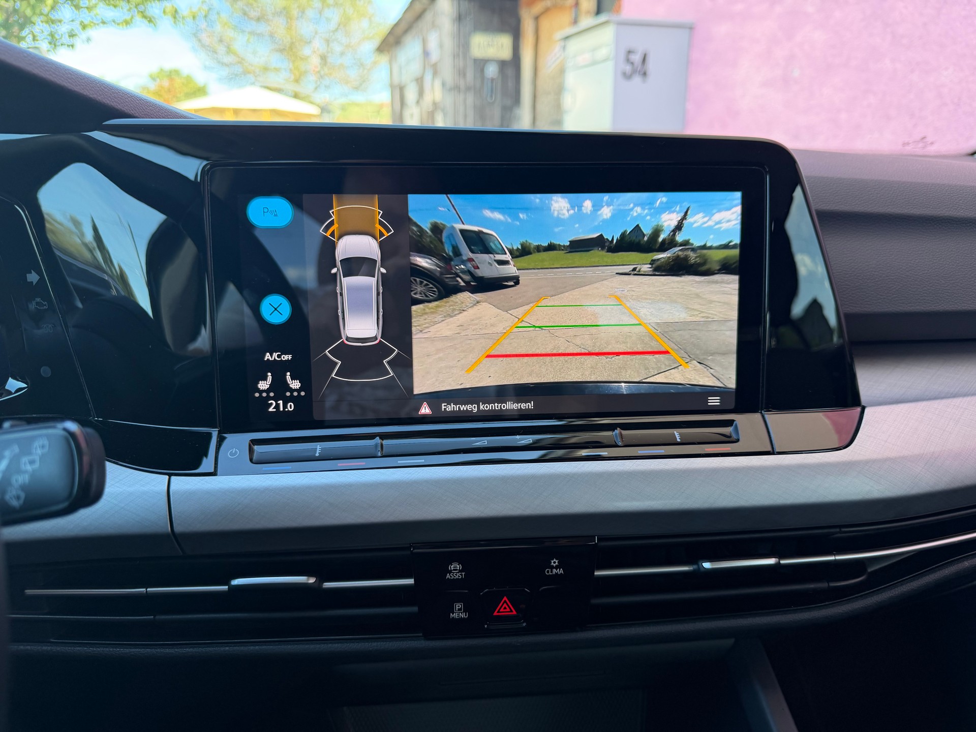 VW Golf Variant 2.0 TDI Life DSG 4Motion-image-9