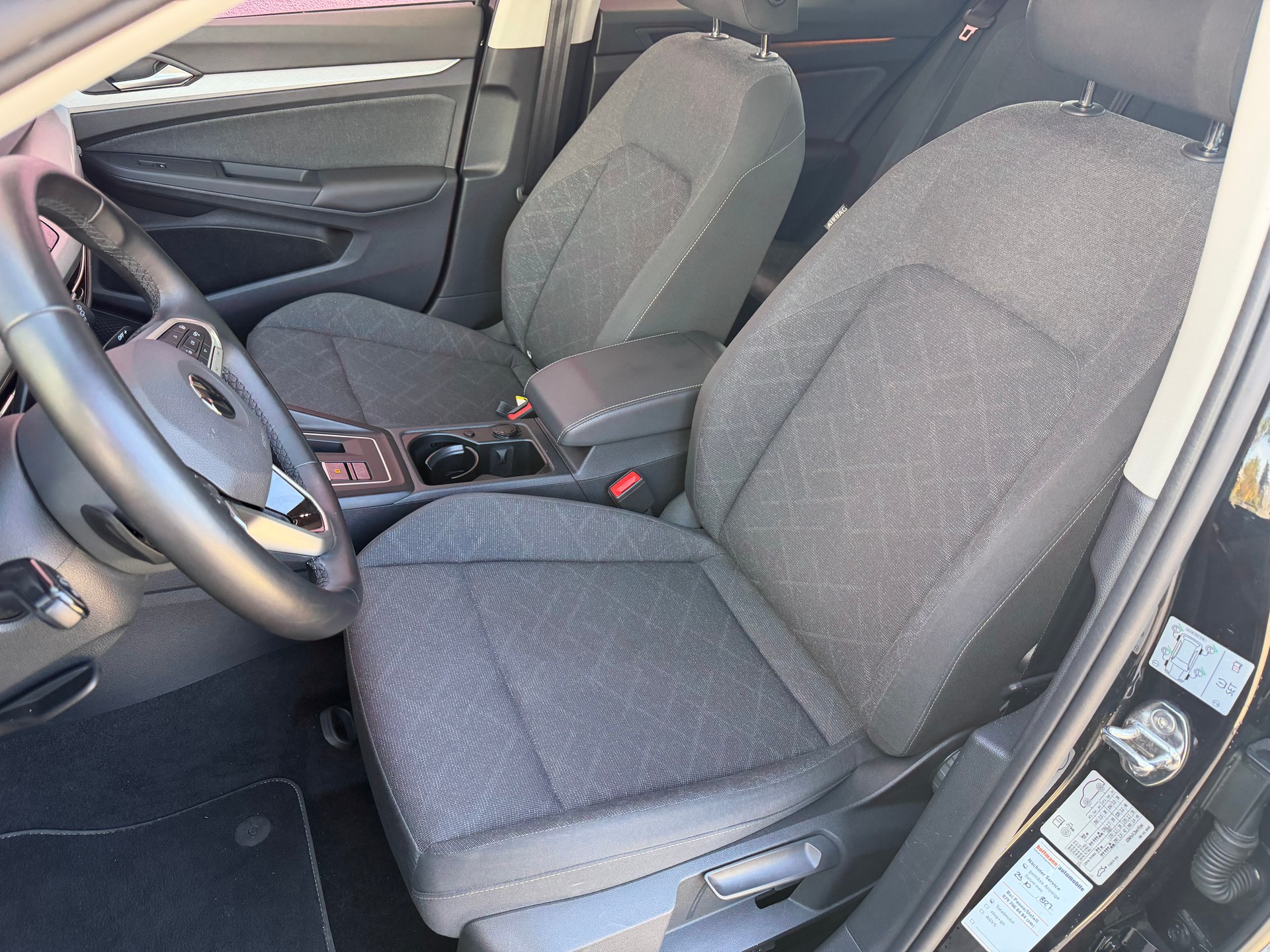 VW Golf Variant 2.0 TDI Life DSG 4Motion-image-5
