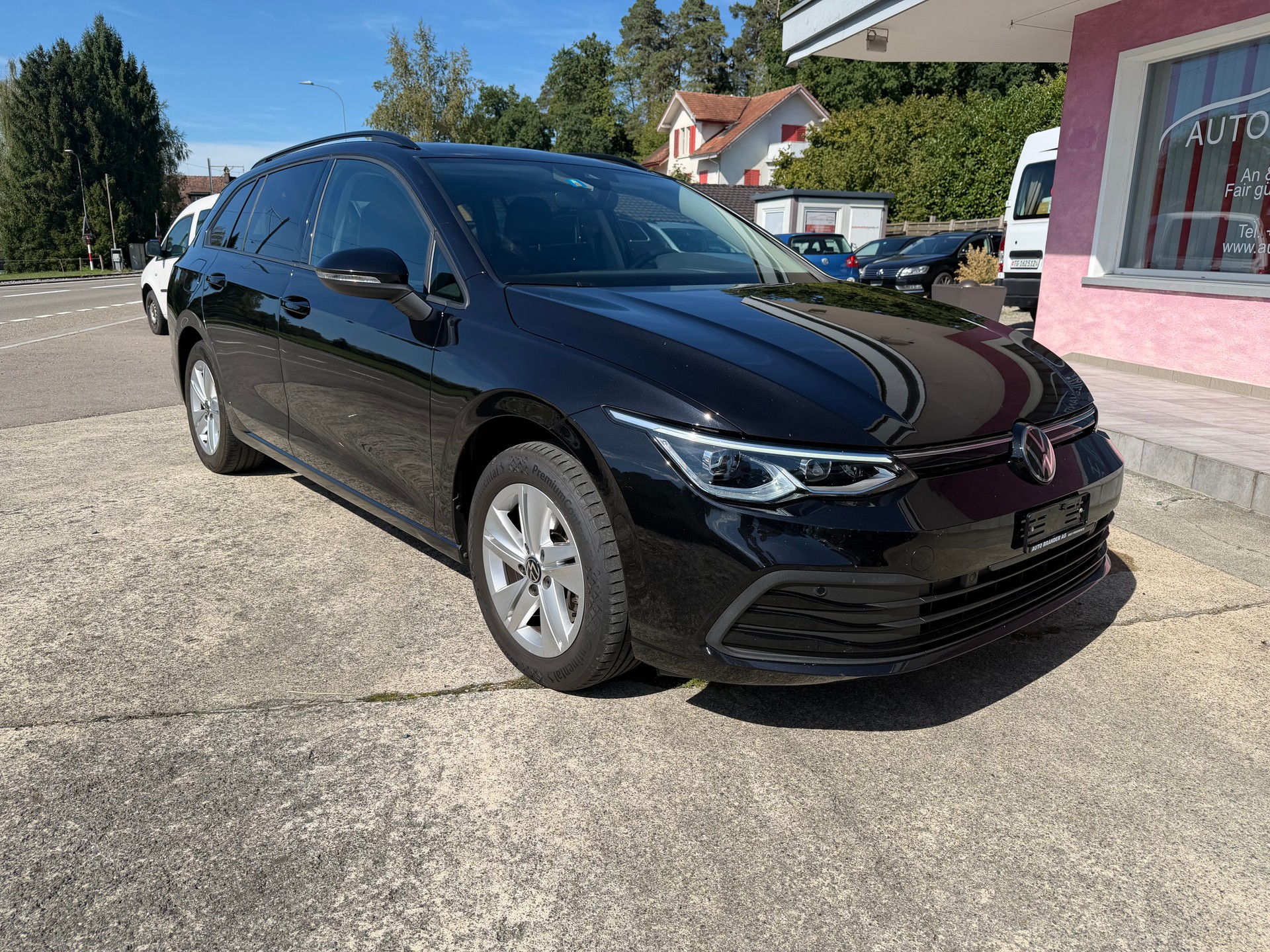 VW Golf Variant 2.0 TDI Life DSG 4Motion-image-1