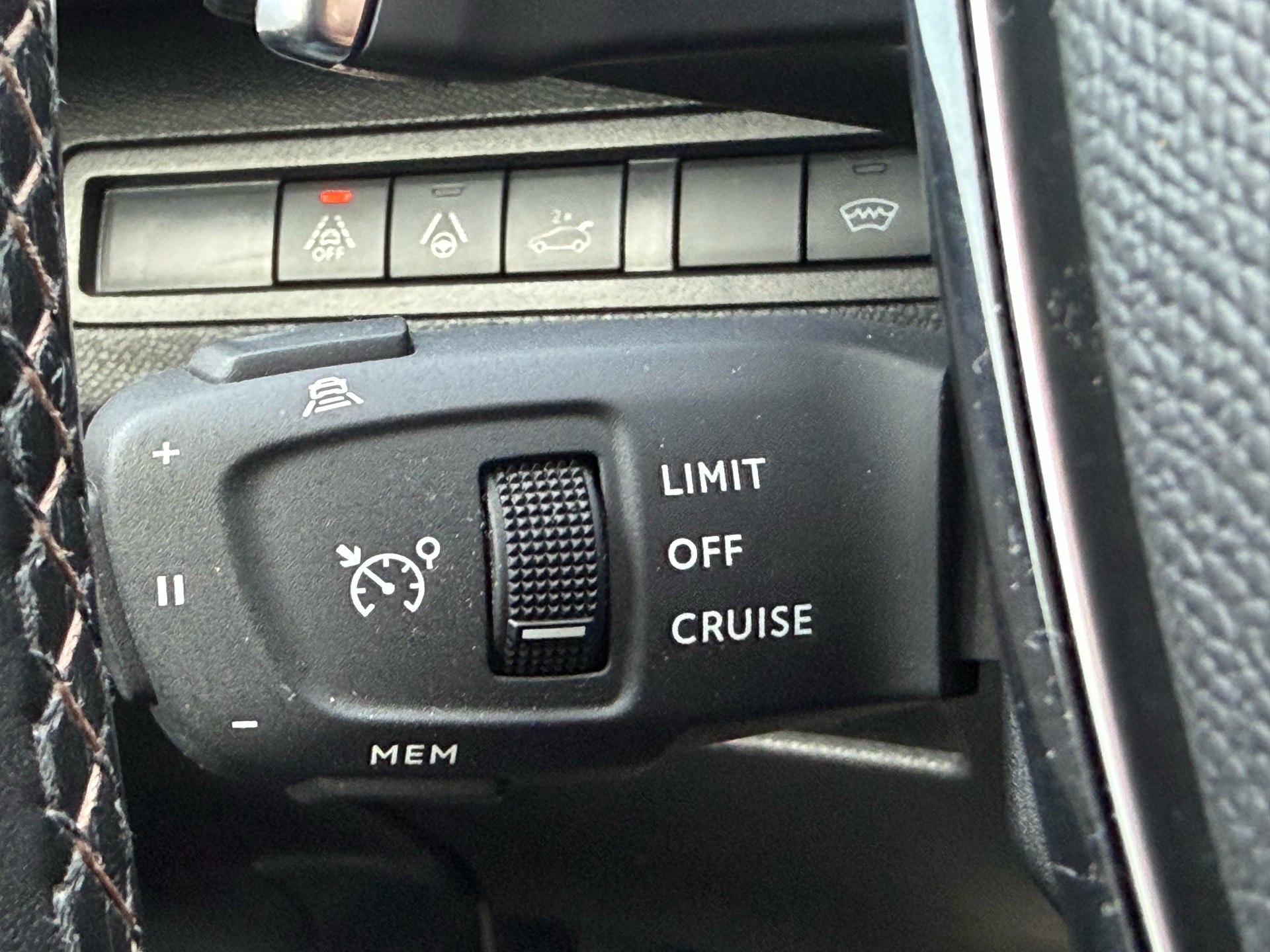 PEUGEOT 3008 1.6 PureTech GT Pack EAT8-image-17