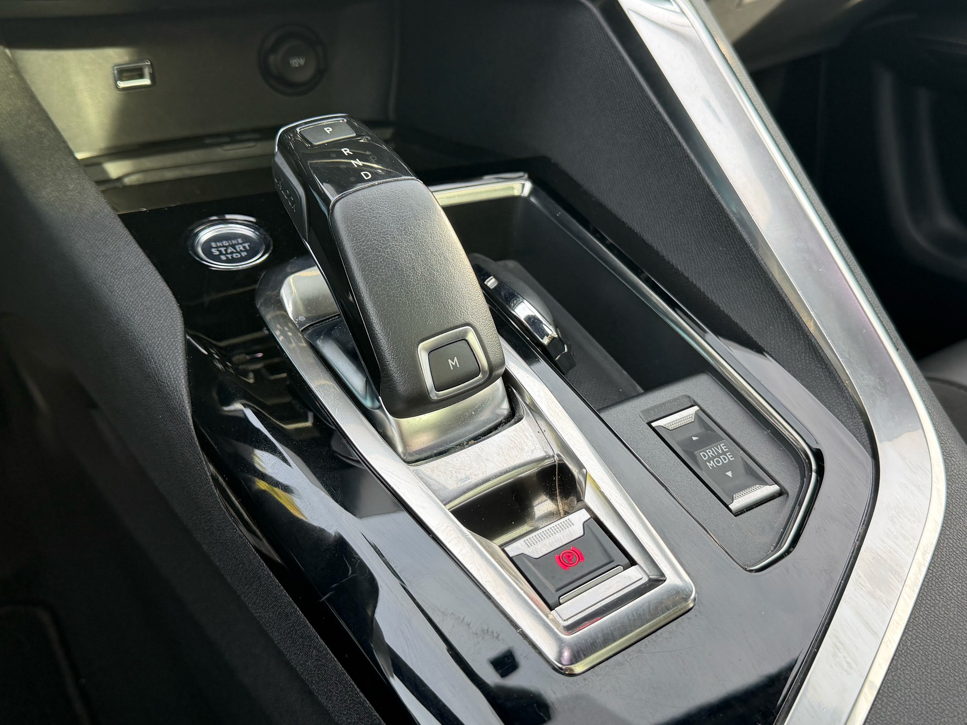 PEUGEOT 3008 1.6 PureTech GT Pack EAT8-image-14