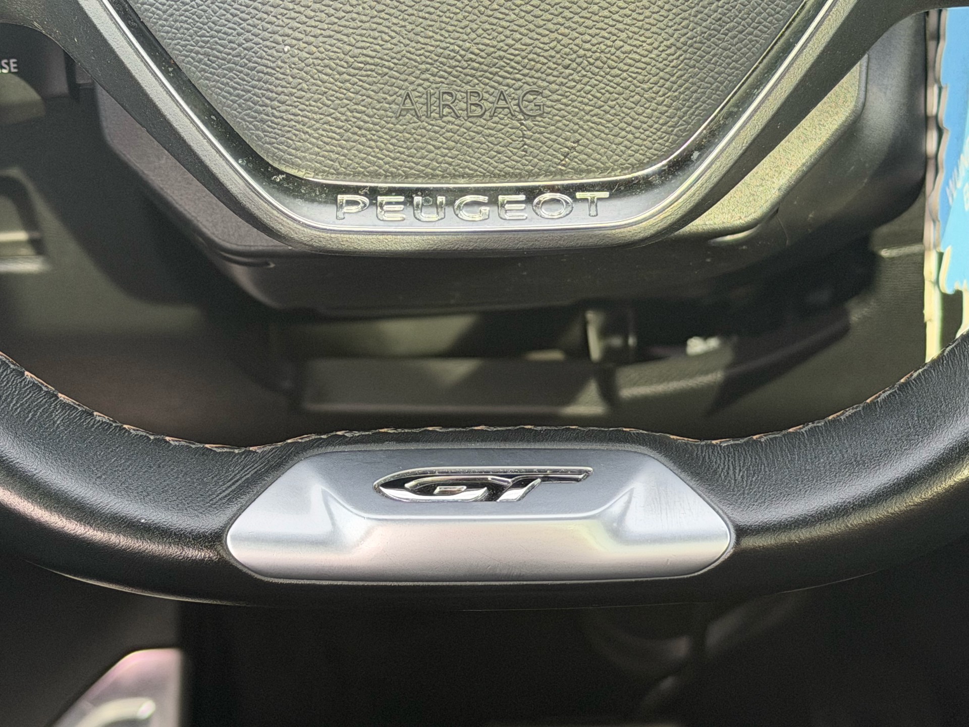 PEUGEOT 3008 1.6 PureTech GT Pack EAT8-image-13